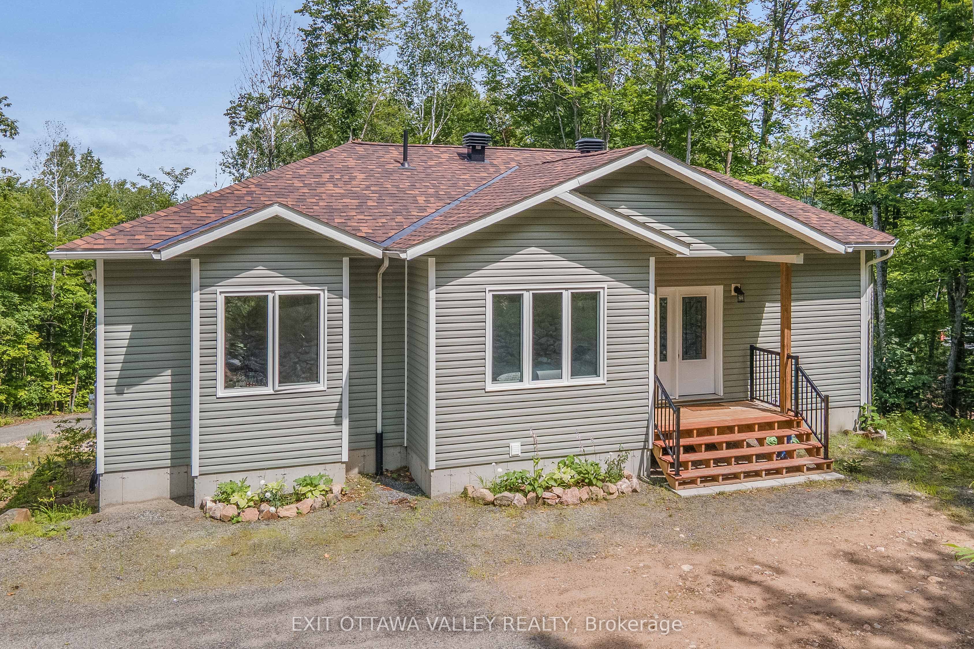 698 Mitchell Road, Madawaska Valley, ON K0J 1B0 photo 4