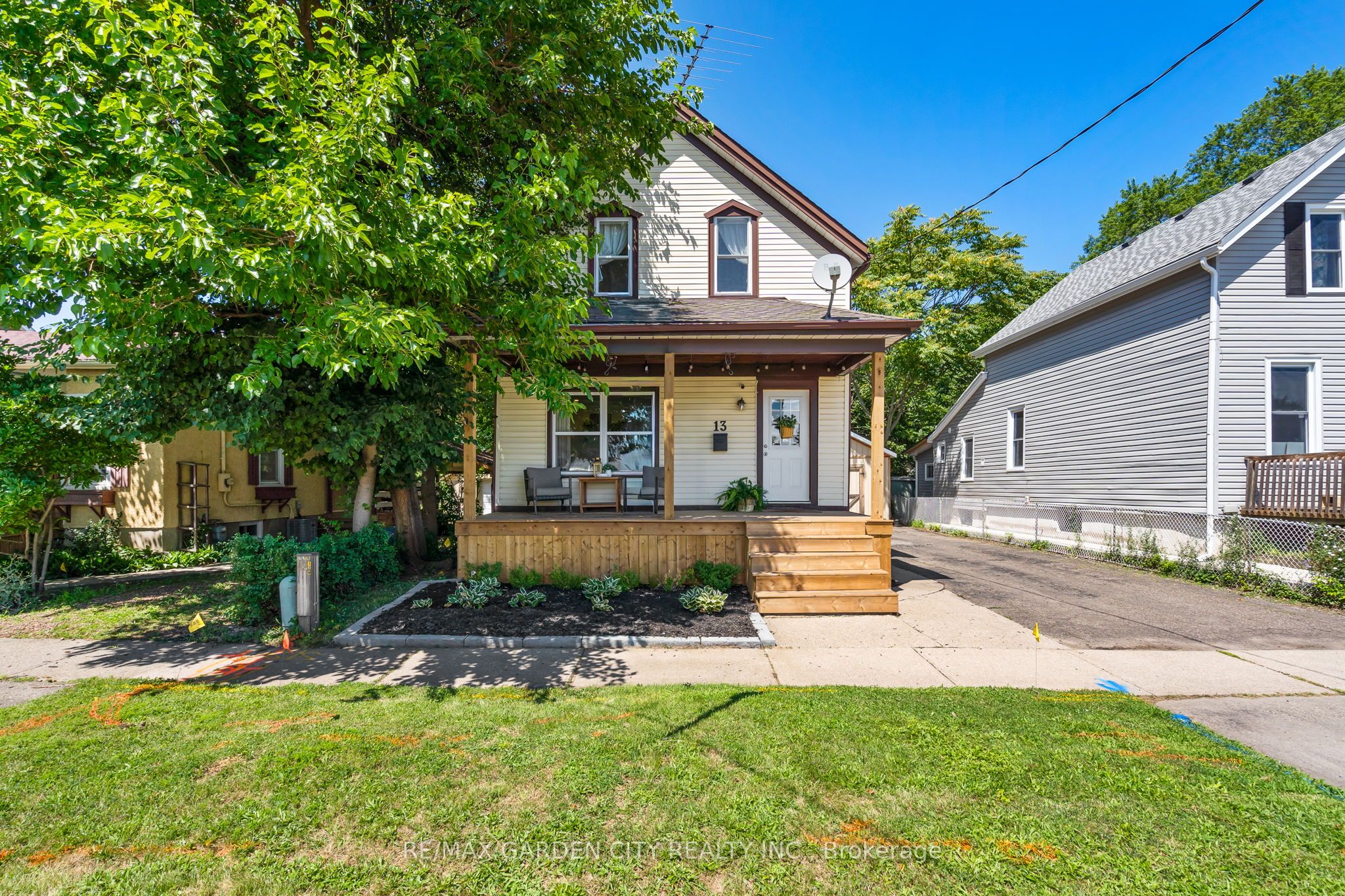 13 Maple Street, St. Catharines, ON L2R 2A6 photo 2