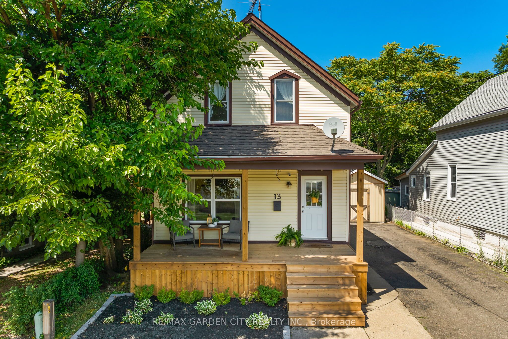 13 Maple Street, St. Catharines, ON L2R 2A6 photo 3