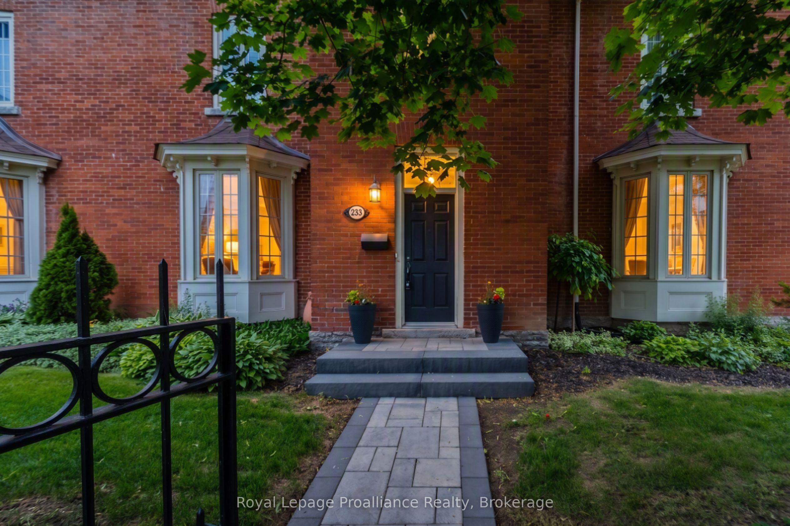 233 John Street 5, Belleville, ON K8N 3G2