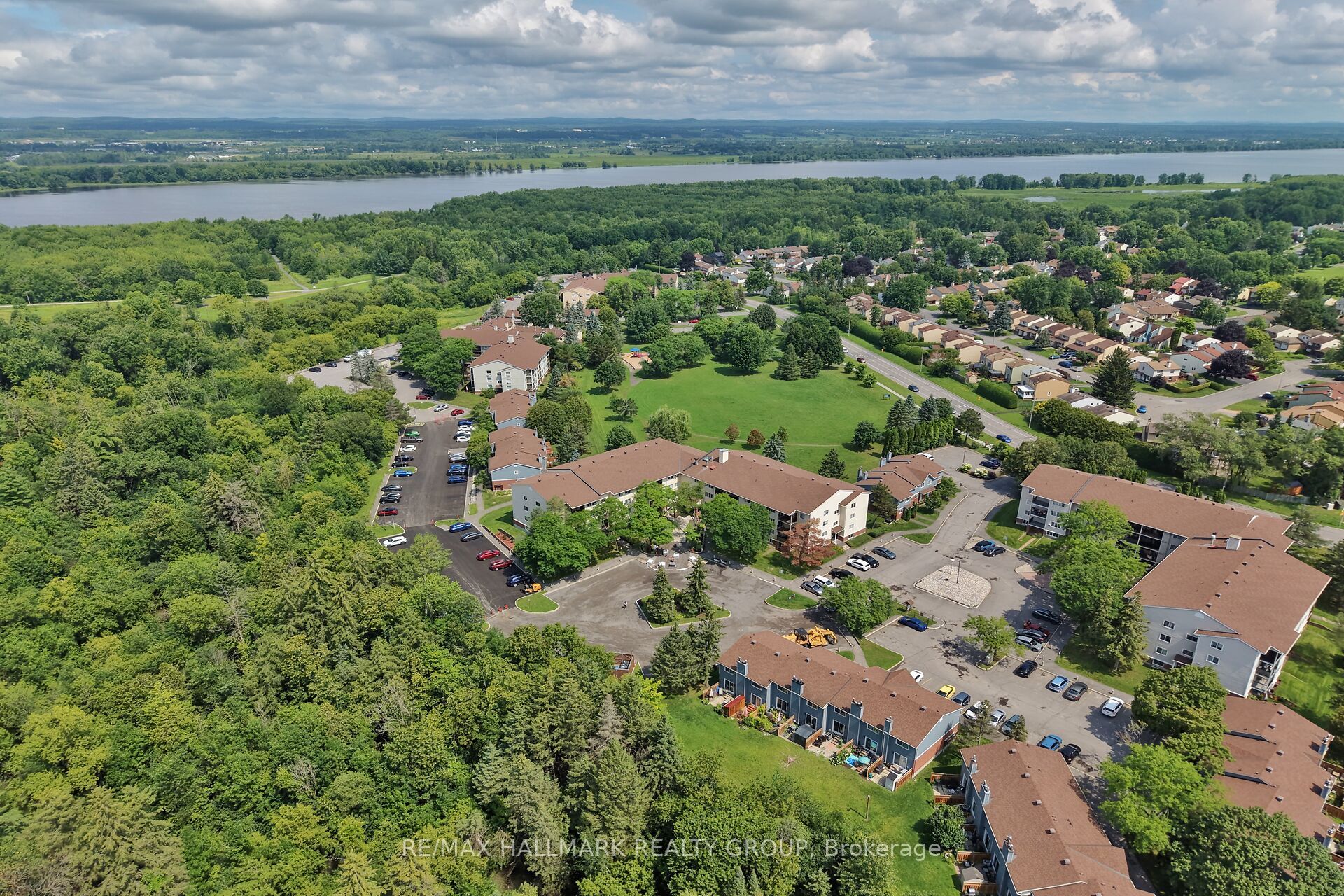 6470 Bilberry Drive 306, Orleans - Convent Glen and Area, ON K1C 4P1 photo 2