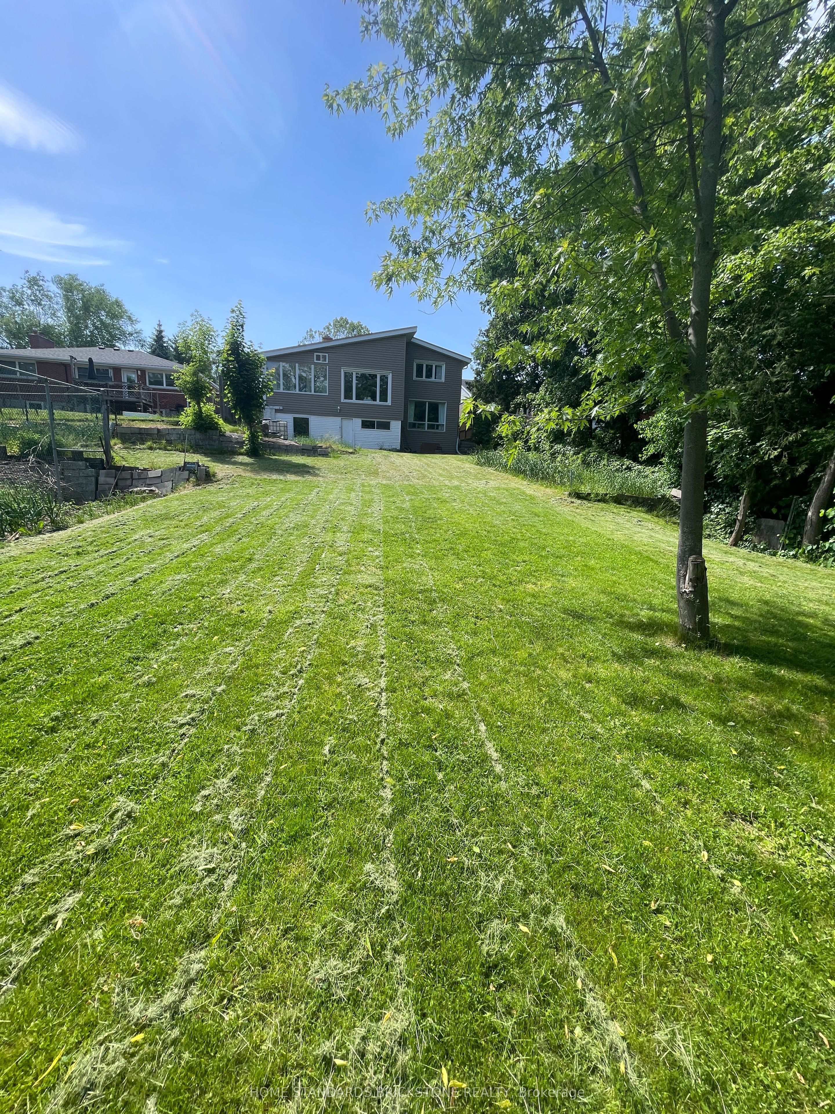 72 Mountain Avenue N, Hamilton, ON L8G 3P5 photo 3