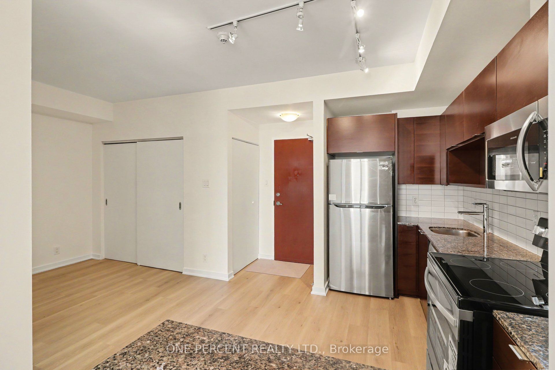 324 Laurier Avenue W 2008, Ottawa Centre, ON K1N 6P6 photo 2