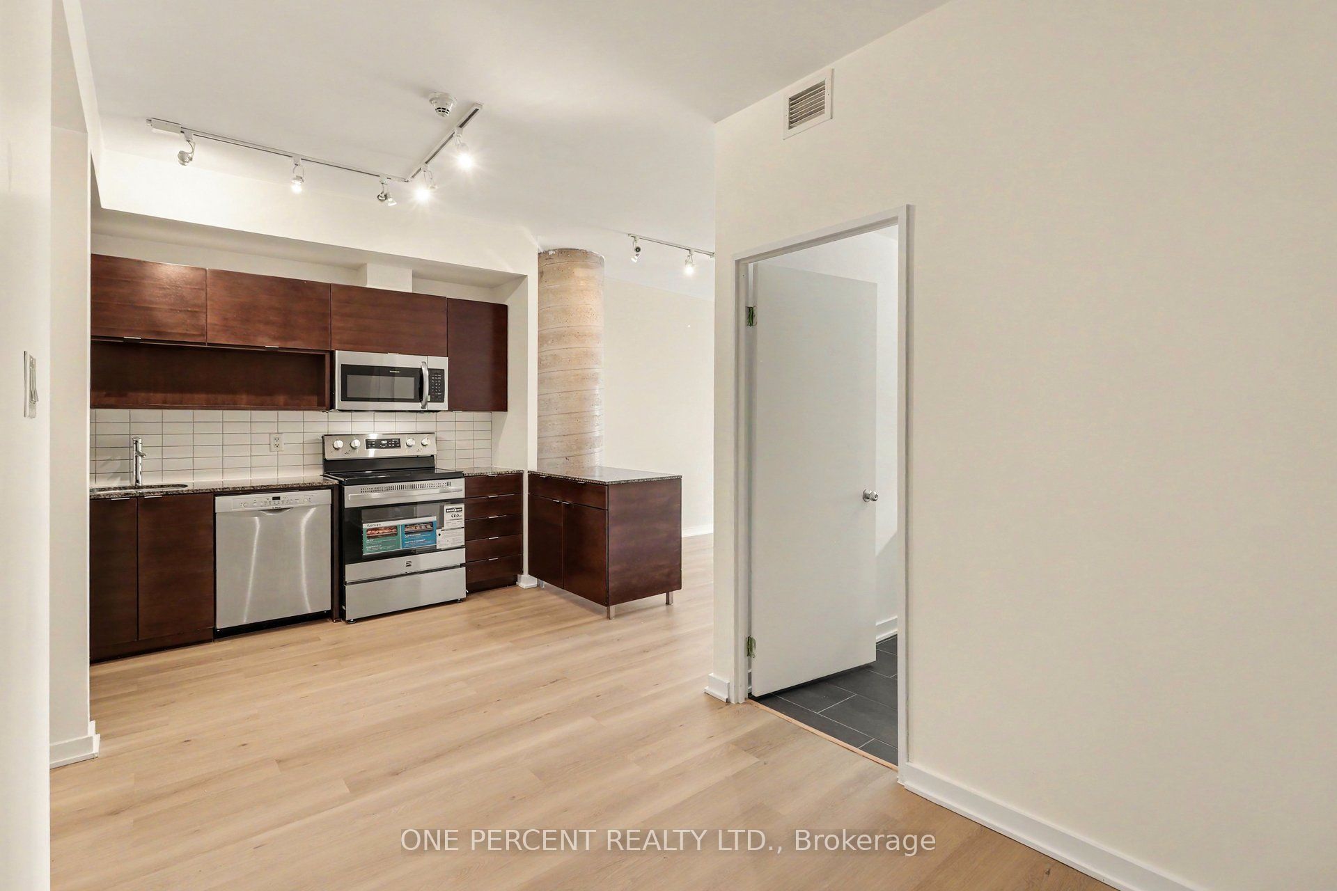 324 Laurier Avenue W 2008, Ottawa Centre, ON K1N 6P6 photo 4
