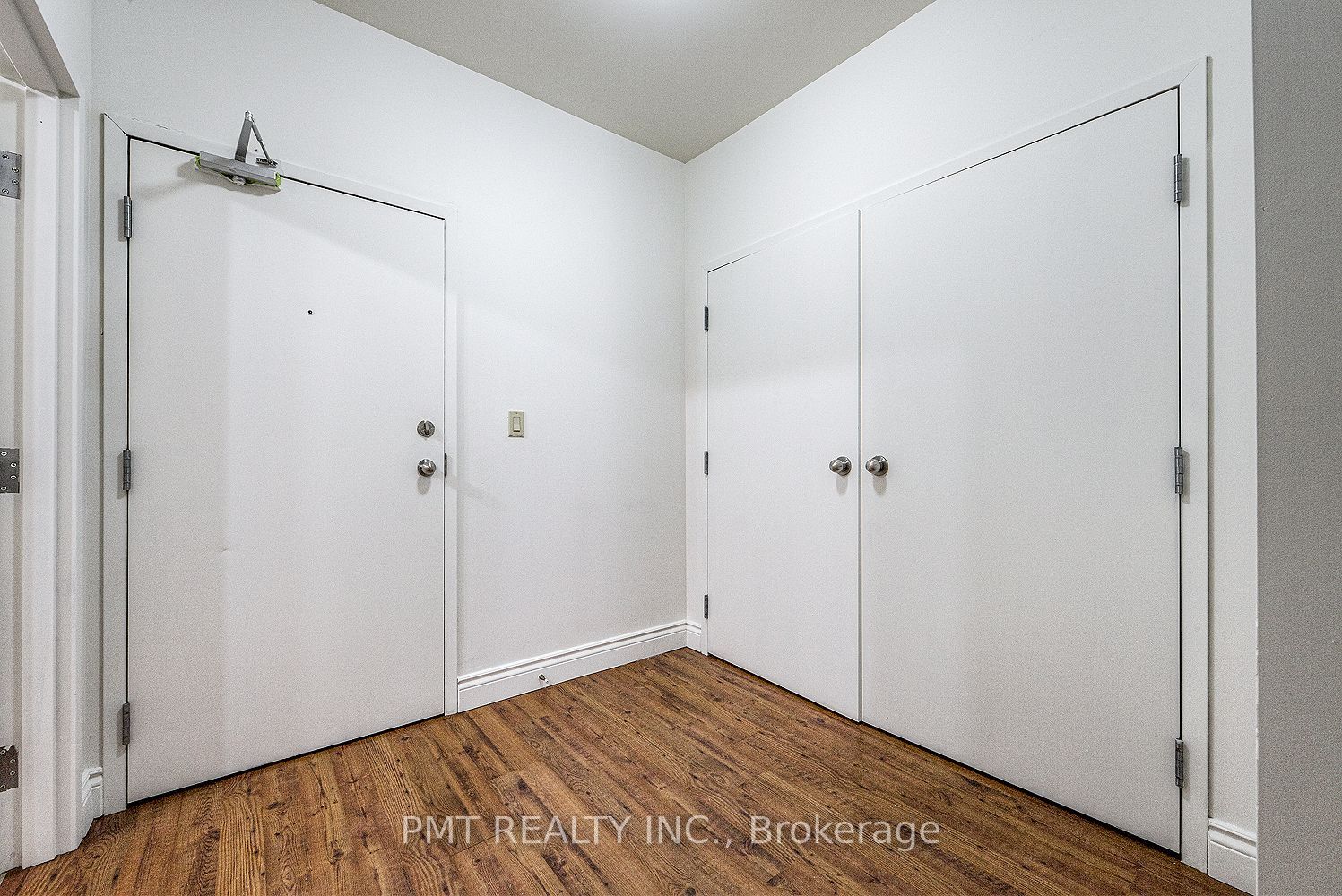 150 Colborne Street 208, Brantford, ON N3T 2G6 photo 2