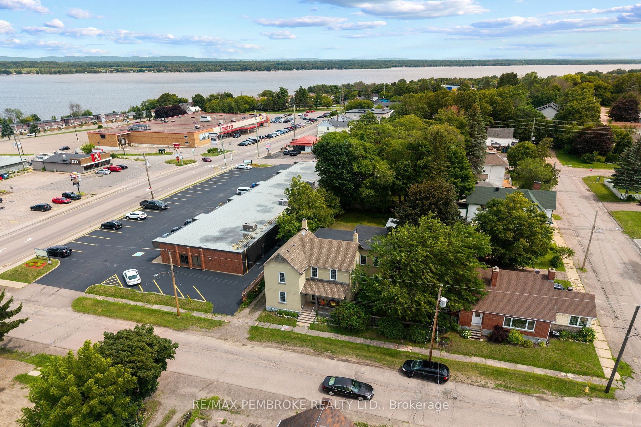233 Catherine Street, Pembroke, ON K8A 1V5 photo 3