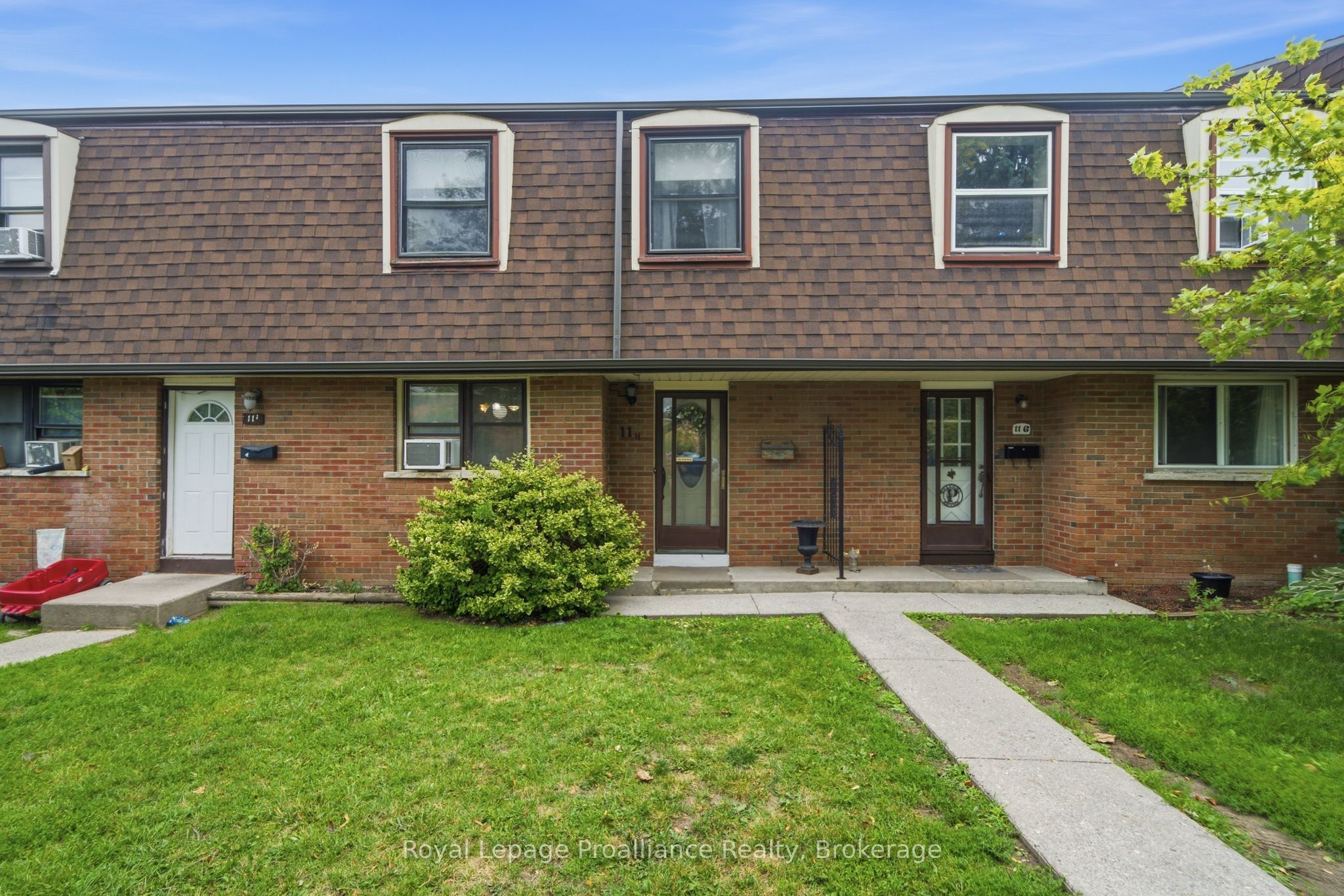 11 Prince Of Wales Drive H, Belleville, ON K8P 2T5 photo 2