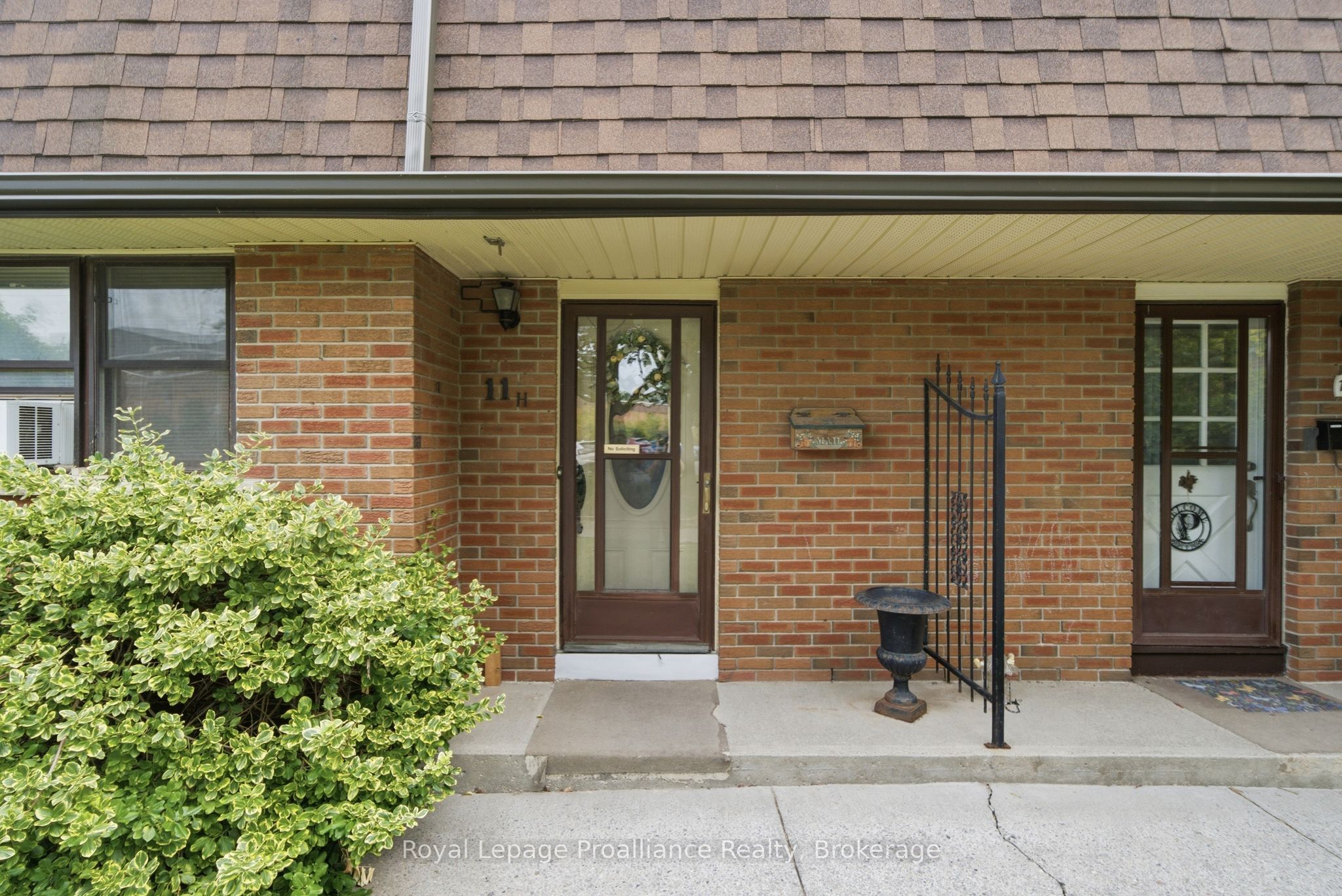 11 Prince Of Wales Drive H, Belleville, ON K8P 2T5 photo 3
