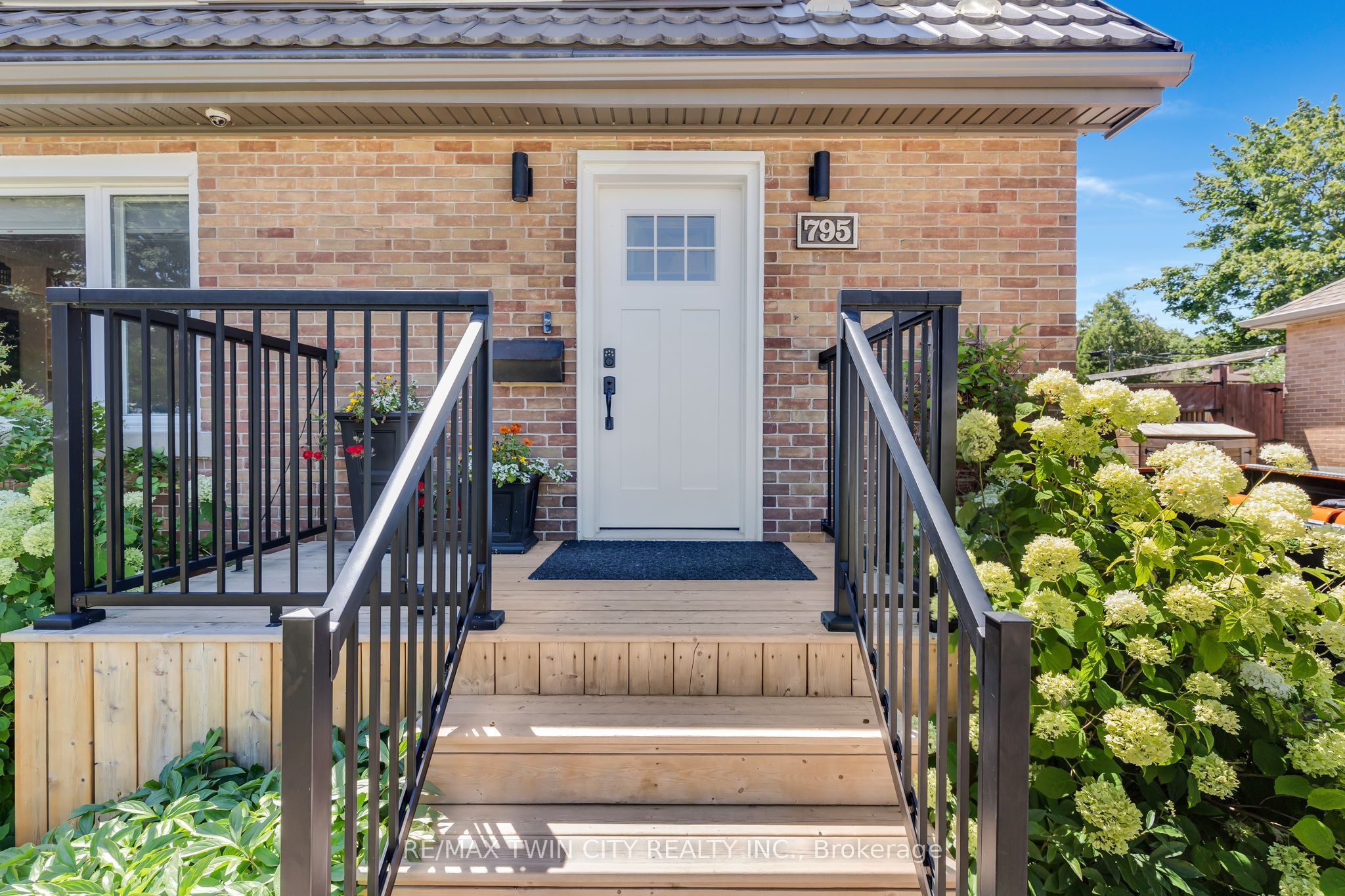 795 Rockway Drive, Kitchener, ON N2G 3B6 photo 3