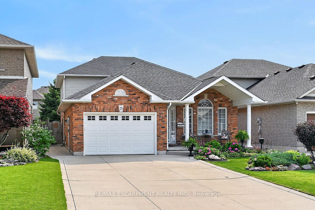 25 Eric Burke Court, Hamilton, ON L9A 5J9 photo 2