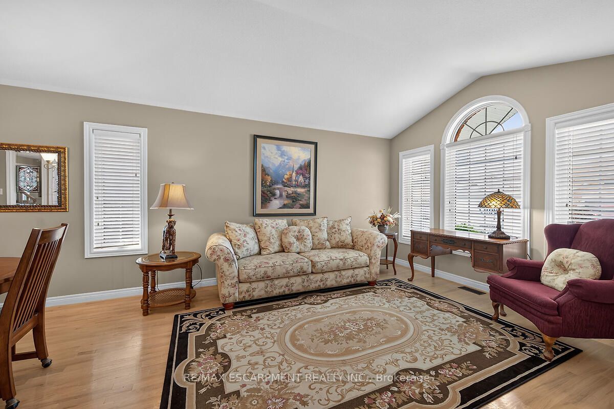 25 Eric Burke Court, Hamilton, ON L9A 5J9 photo 5