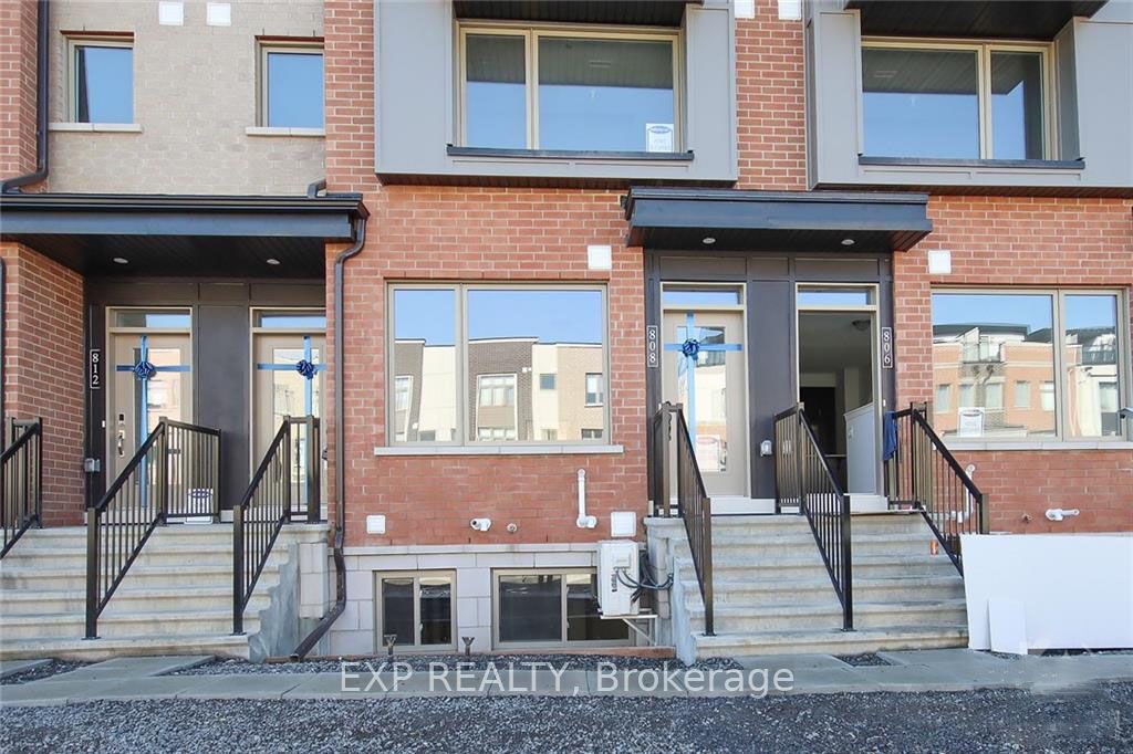 808 Mikinak Road, Manor Park - Cardinal Glen and Area, ON K1K 5A5 photo 2