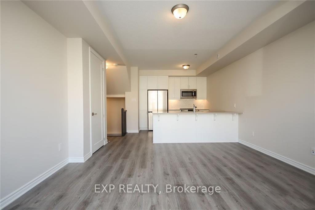 808 Mikinak Road, Manor Park - Cardinal Glen and Area, ON K1K 5A5 photo 5