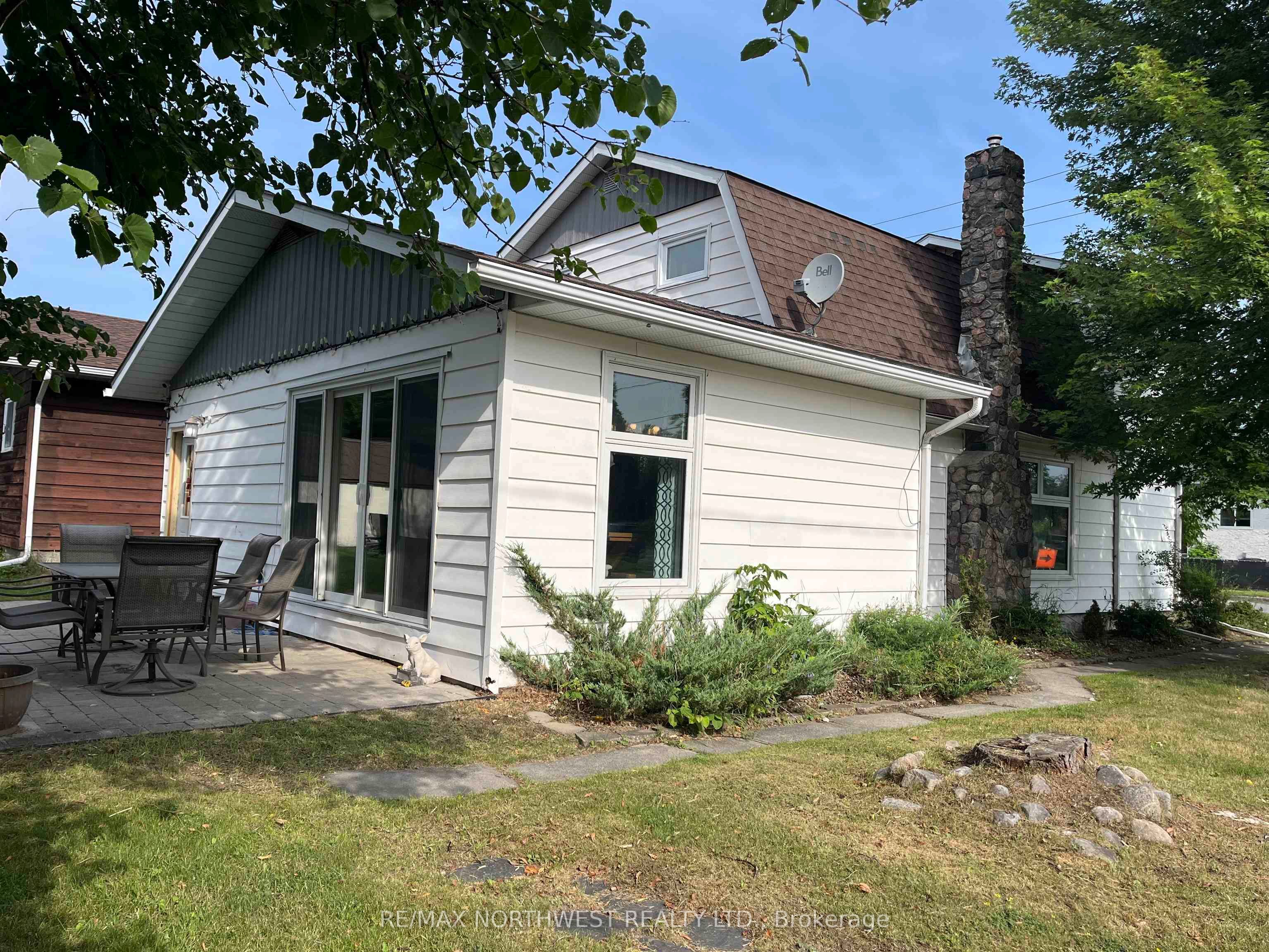 633 Church St, Fort Frances, ON P9A 1E7 photo 3