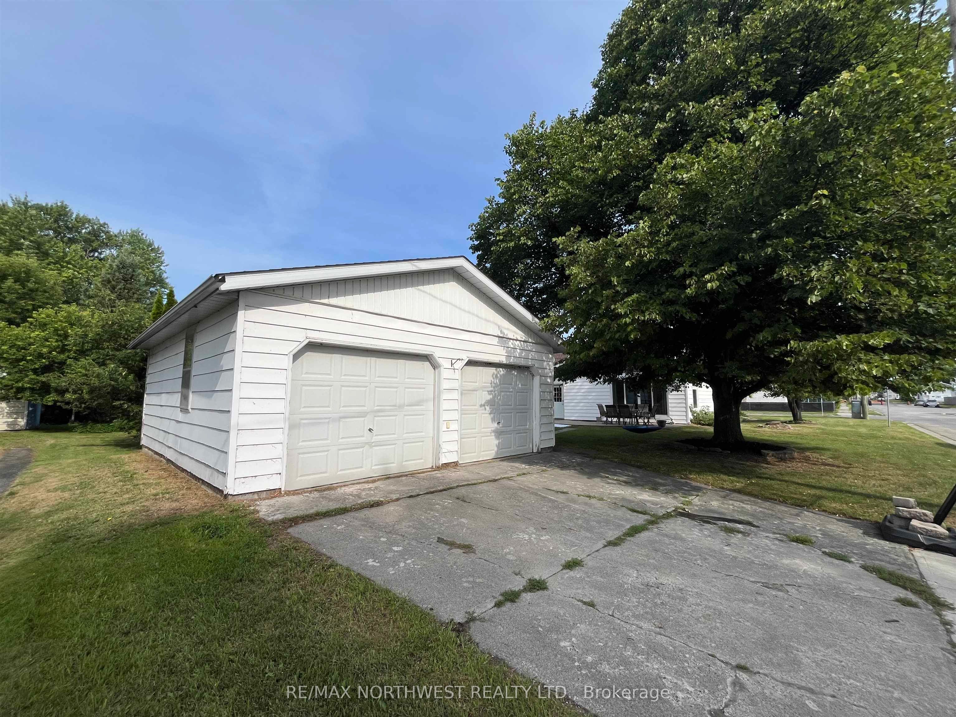 633 Church St, Fort Frances, ON P9A 1E7 photo 4