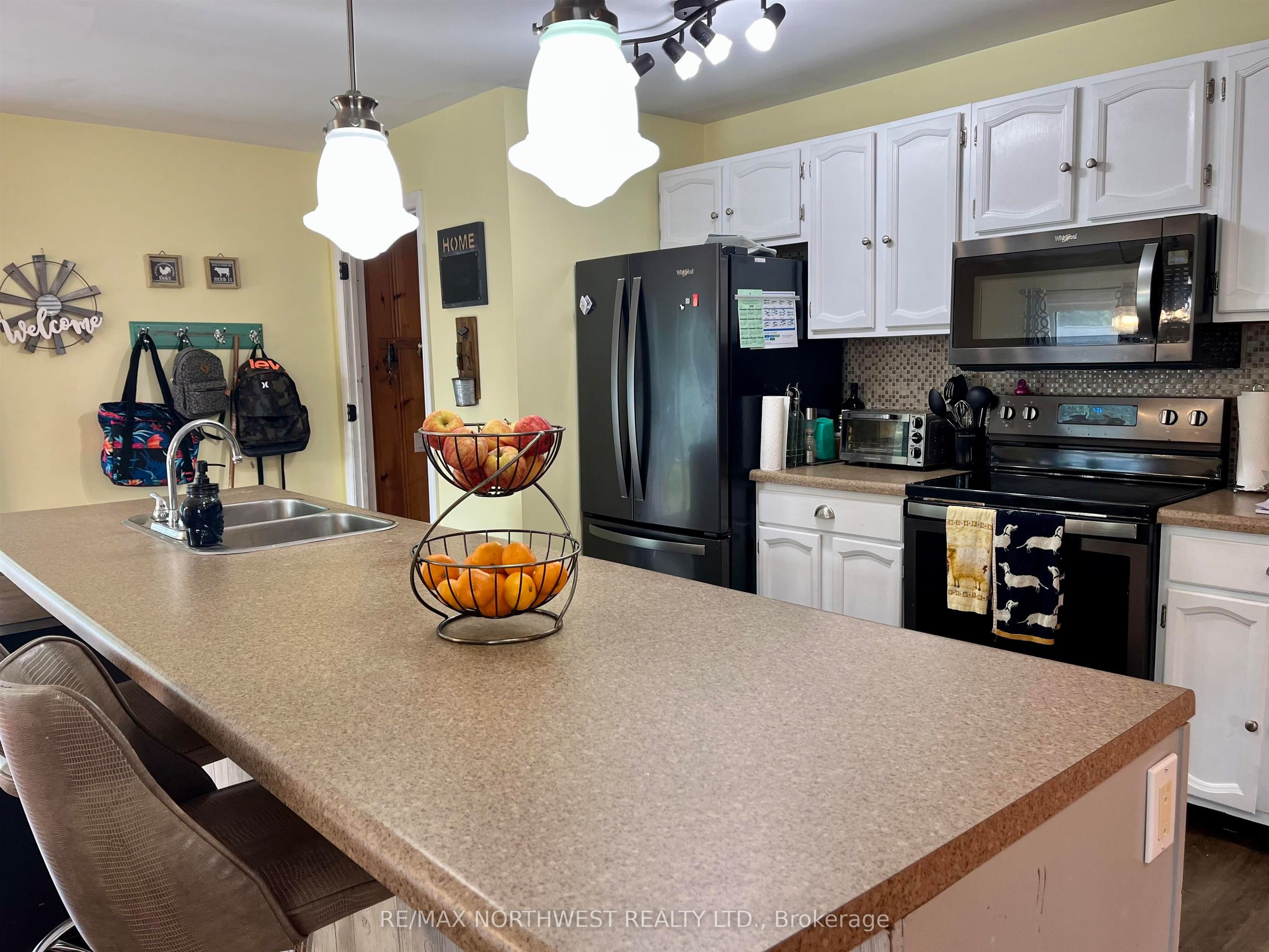 633 Church St, Fort Frances, ON P9A 1E7 photo 5