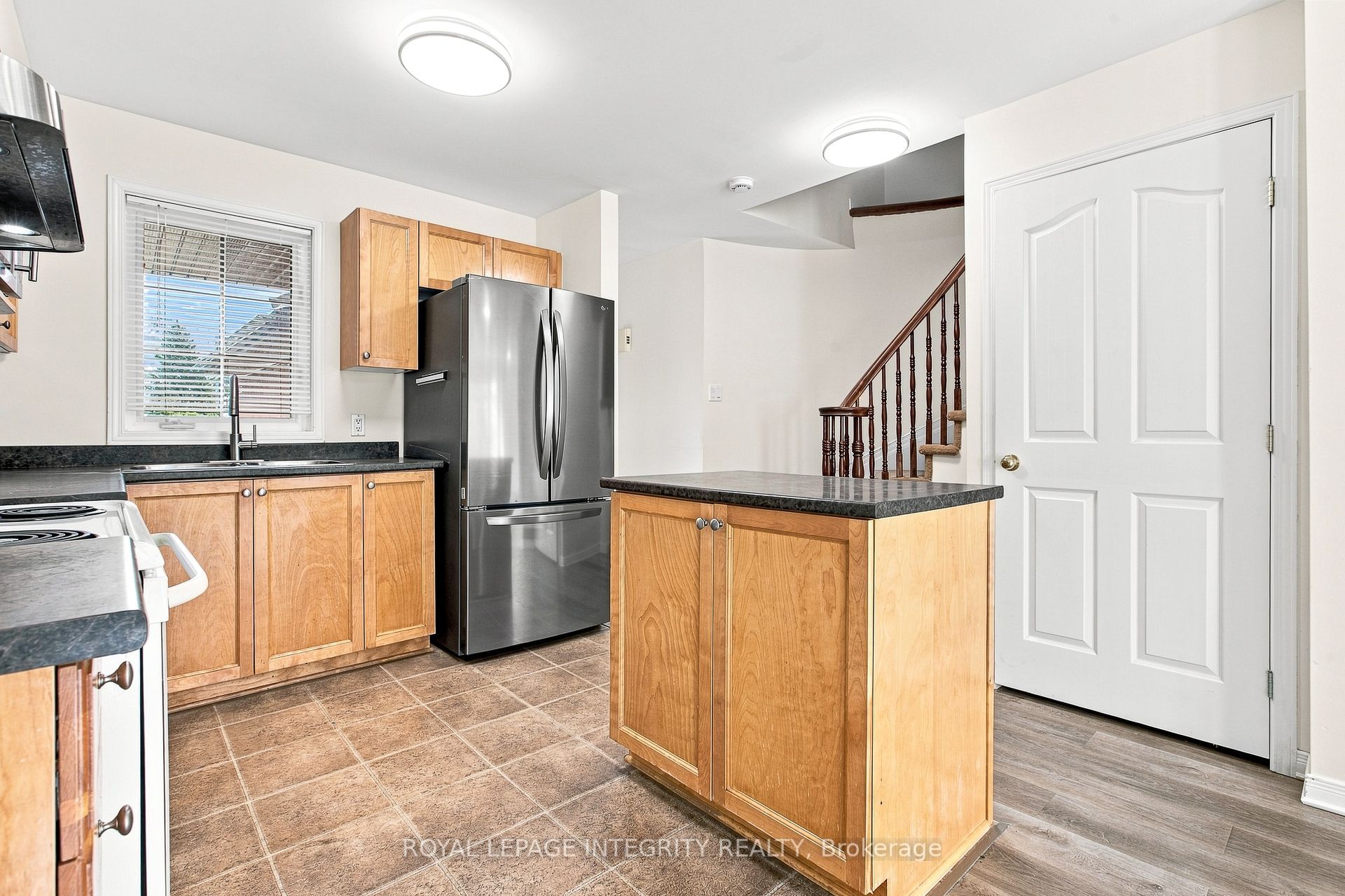 6 CRYSTAL PARK Crescent, Carlington - Central Park, ON K2C 3Z8 photo 3