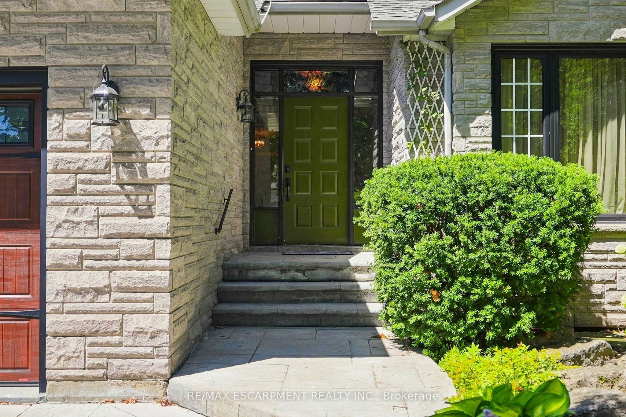 121 First Road W, Hamilton, ON L8J 2S6 photo 3