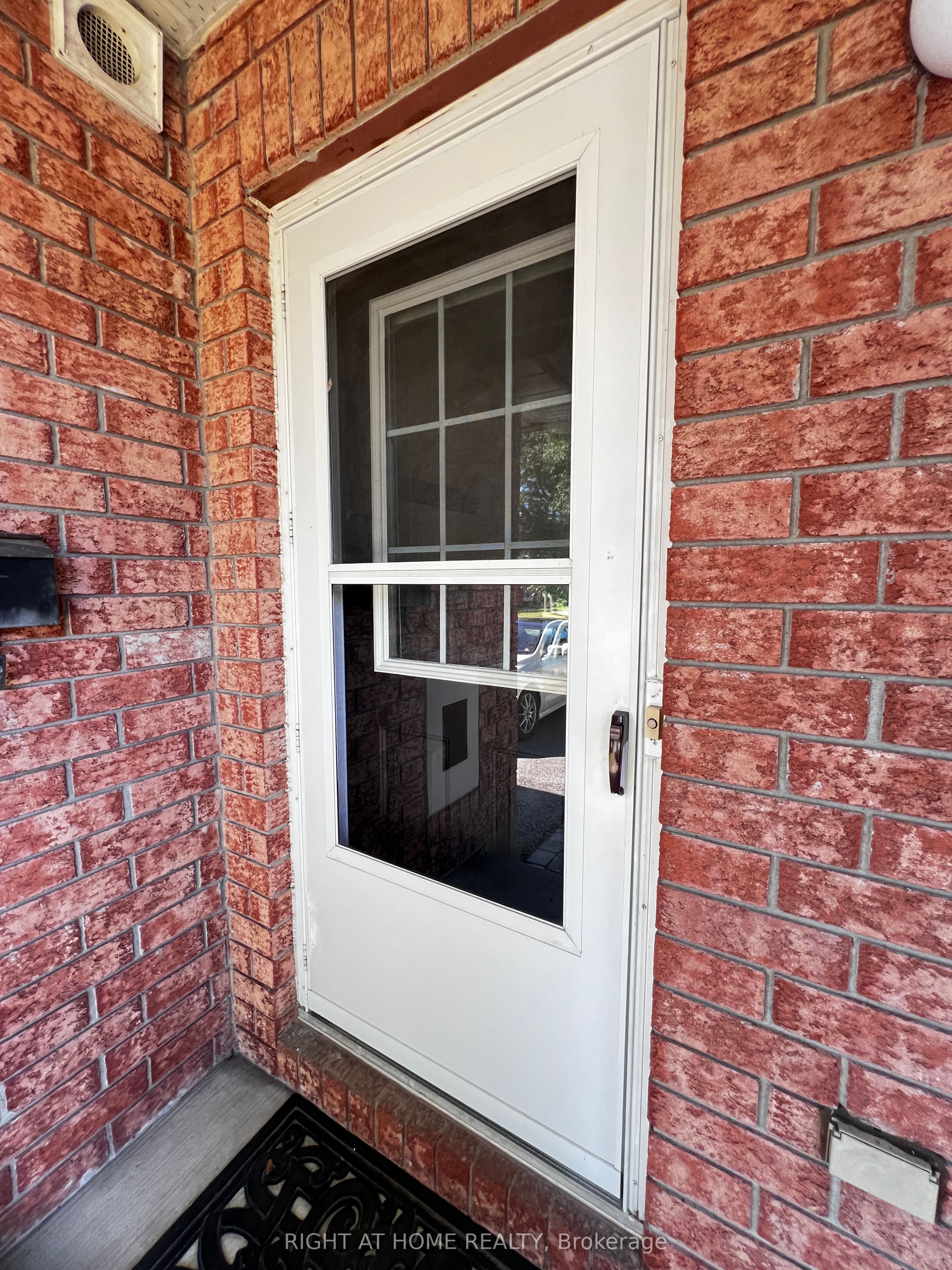 1741 Jobin Crescent, Cyrville - Carson Grove - Pineview, ON K1J 1C4 photo 2