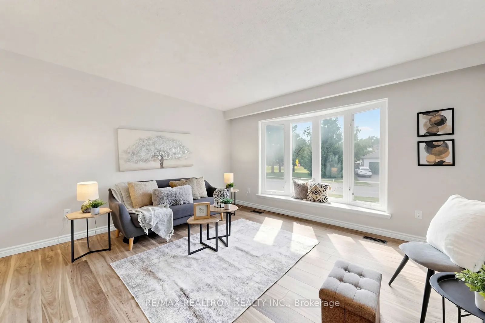 938 Whitefield Drive, Peterborough, ON K9J 7V9 photo 2