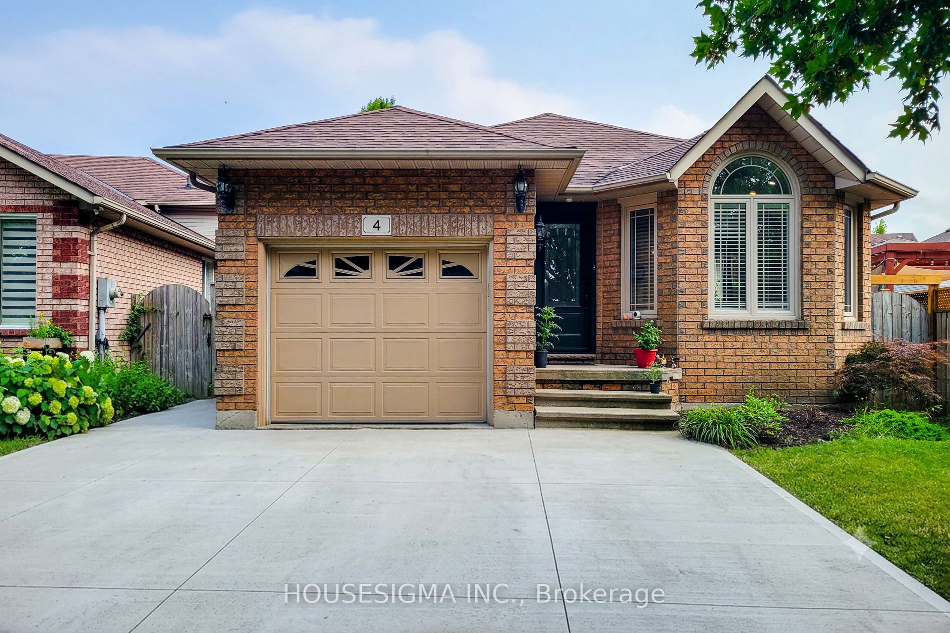 4 Treeview Court, Hamilton, ON L8J 3R9 photo 2