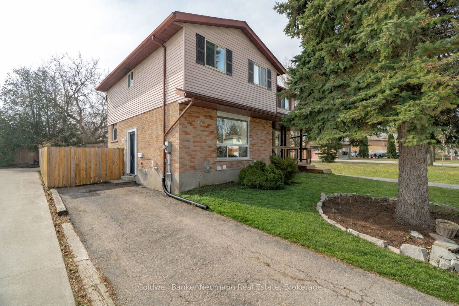 99 Emma Street, Guelph, ON N1E 1V1 photo 2
