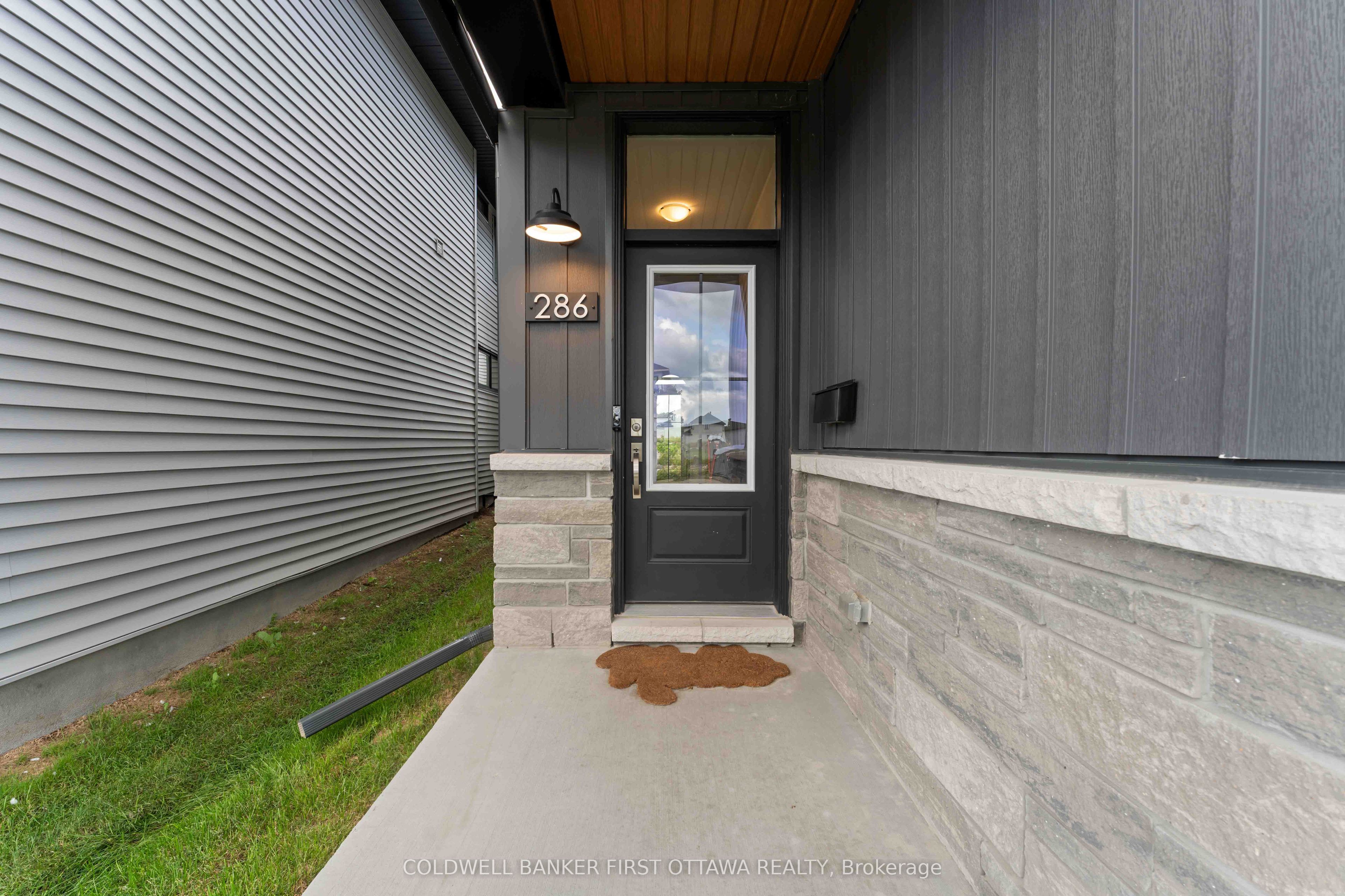 286 Cornice Street, Orleans - Convent Glen and Area, ON K1W 0W4 photo 5