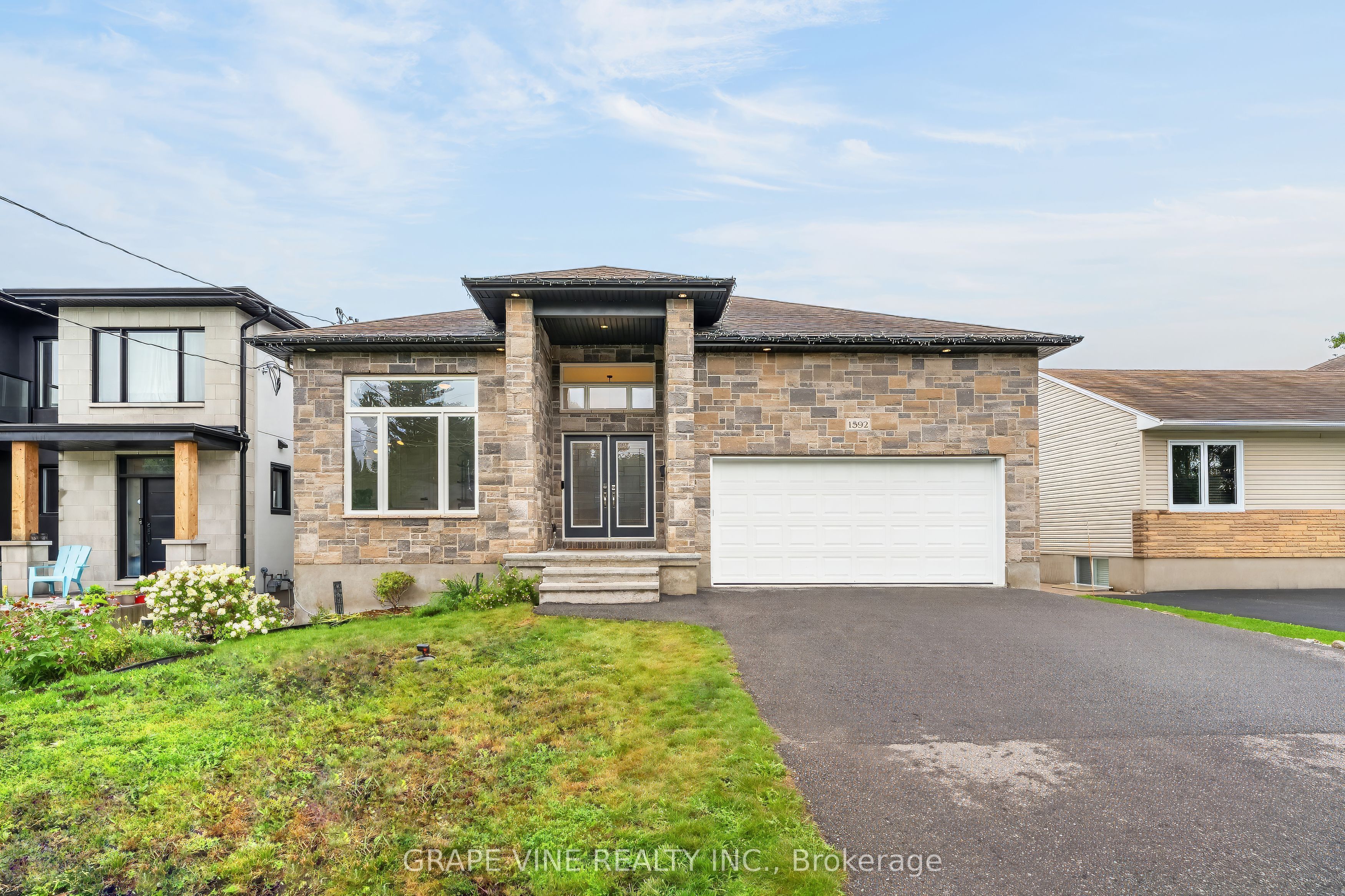 1592 Rosebella Avenue, Blossom Park - Airport and Area, ON K1T 1G1