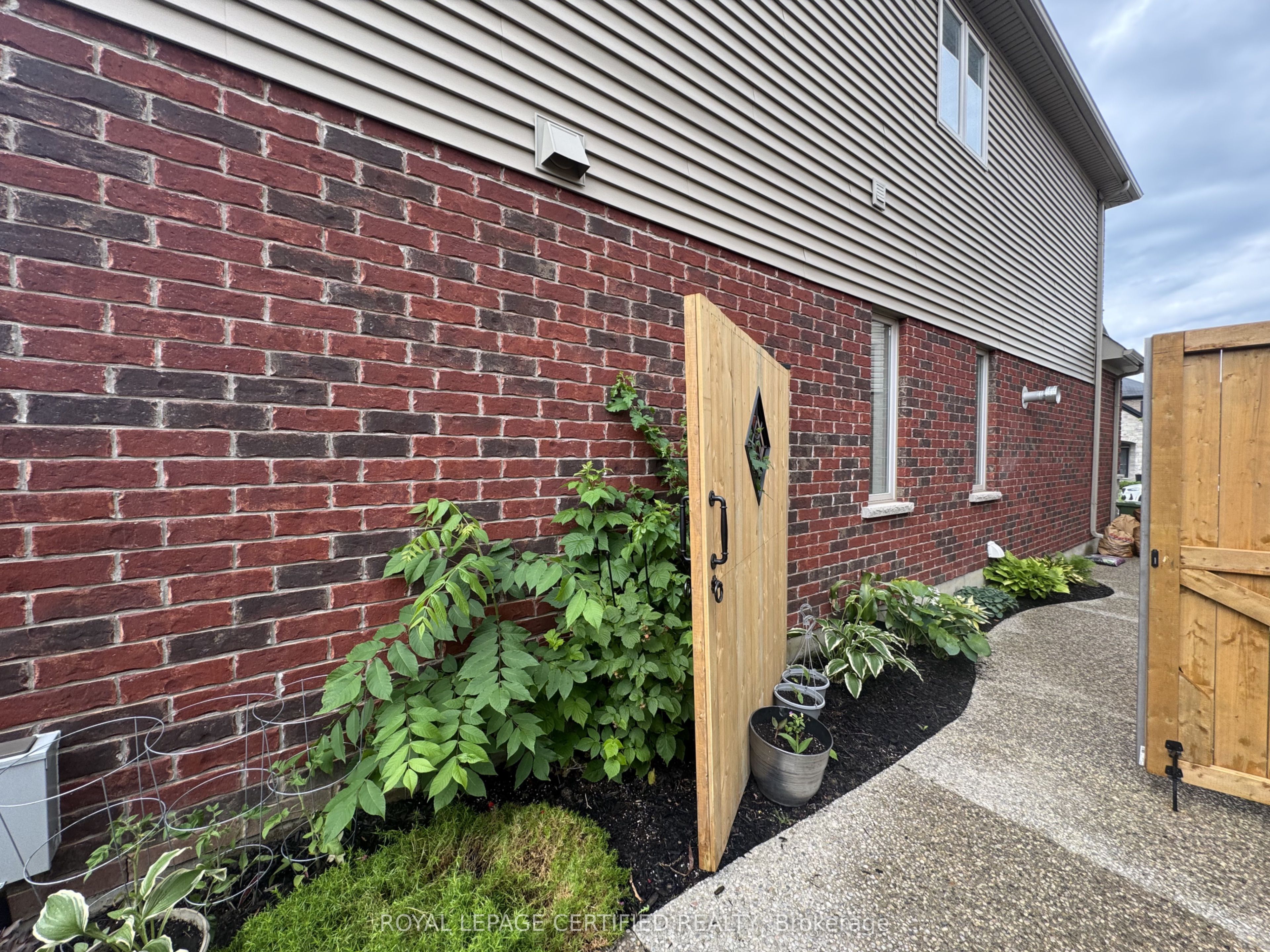 252 Westbank Trail, Hamilton, ON L8K 5R9 photo 5