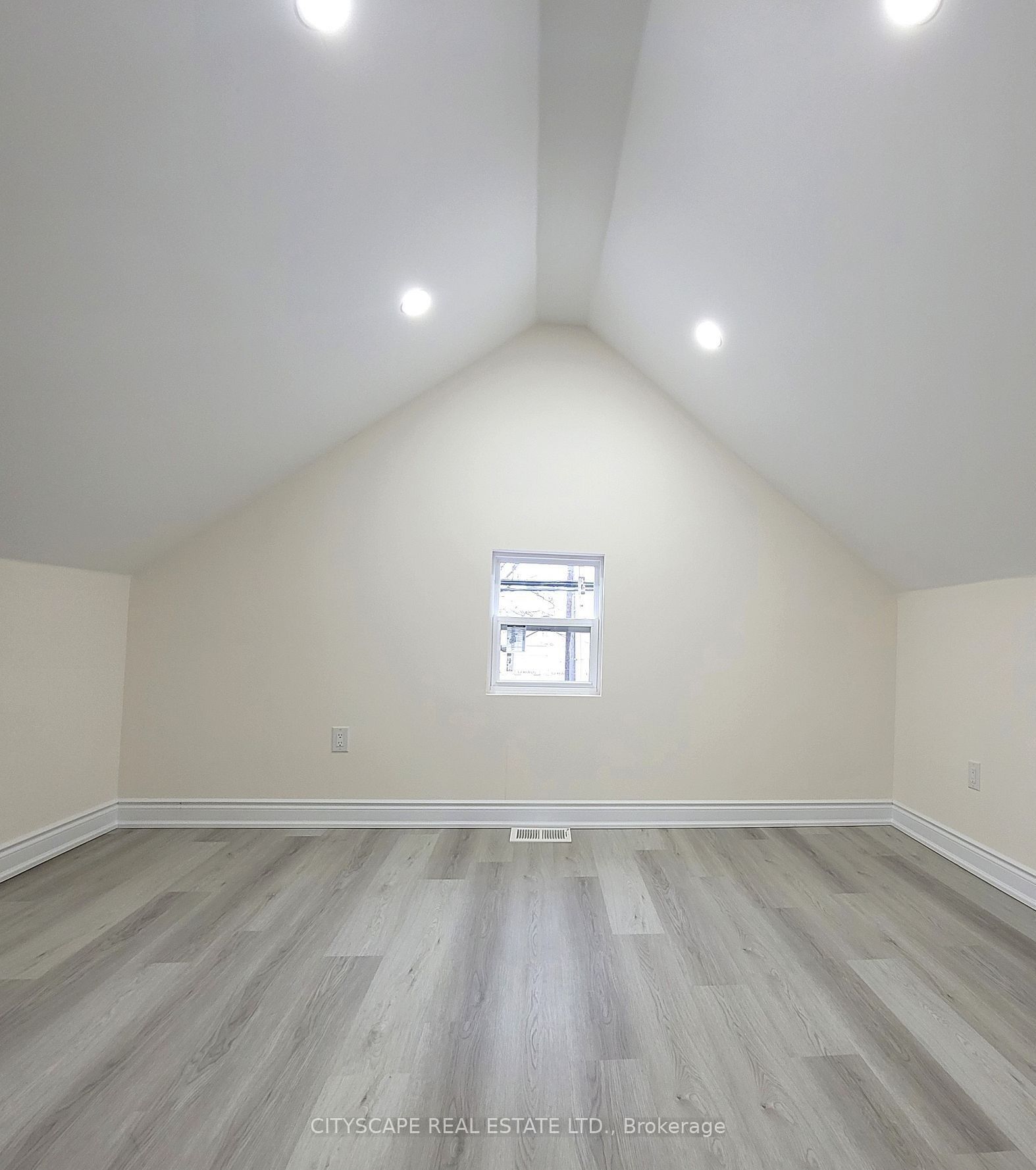 69 Vine Street W 2, St. Catharines, ON L2R 3X9 photo 3