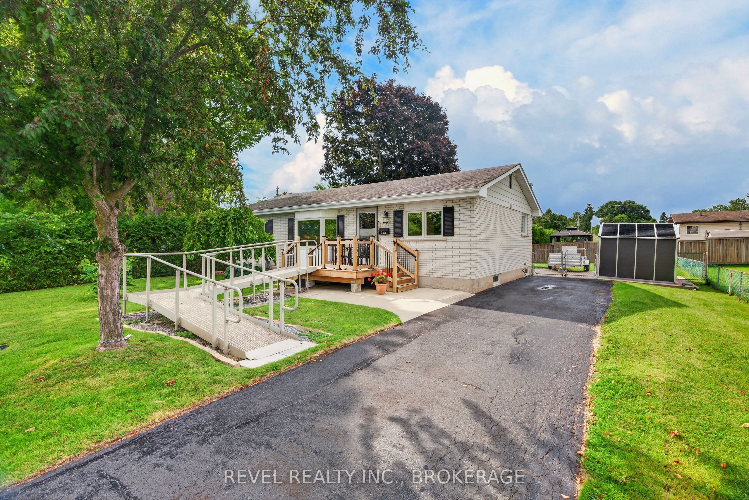 813 Camberley Crescent, Kingston, ON K7M 4C6 photo 3