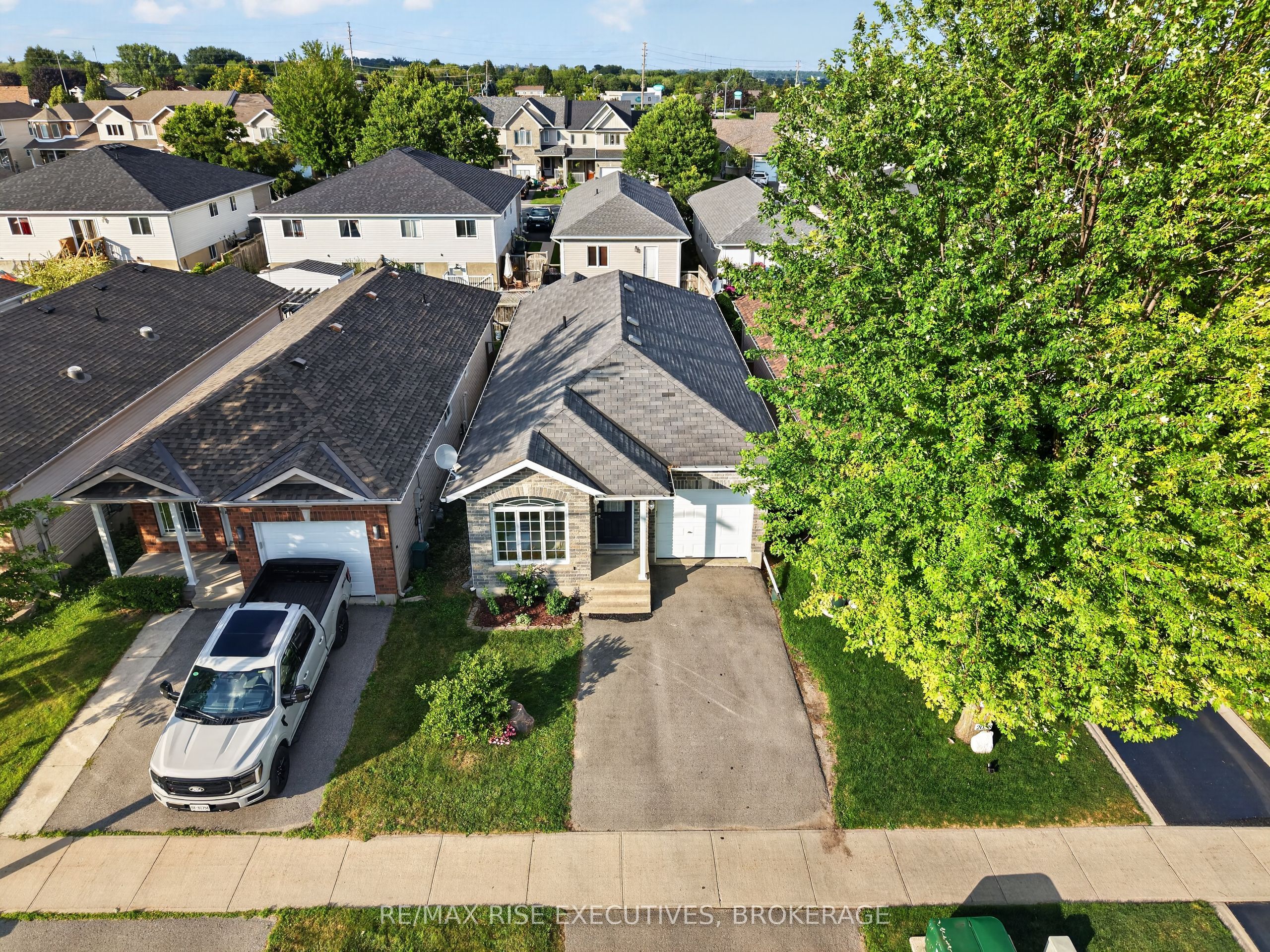 2030 Swanfield Street, Kingston, ON K7M 0A7 photo 3