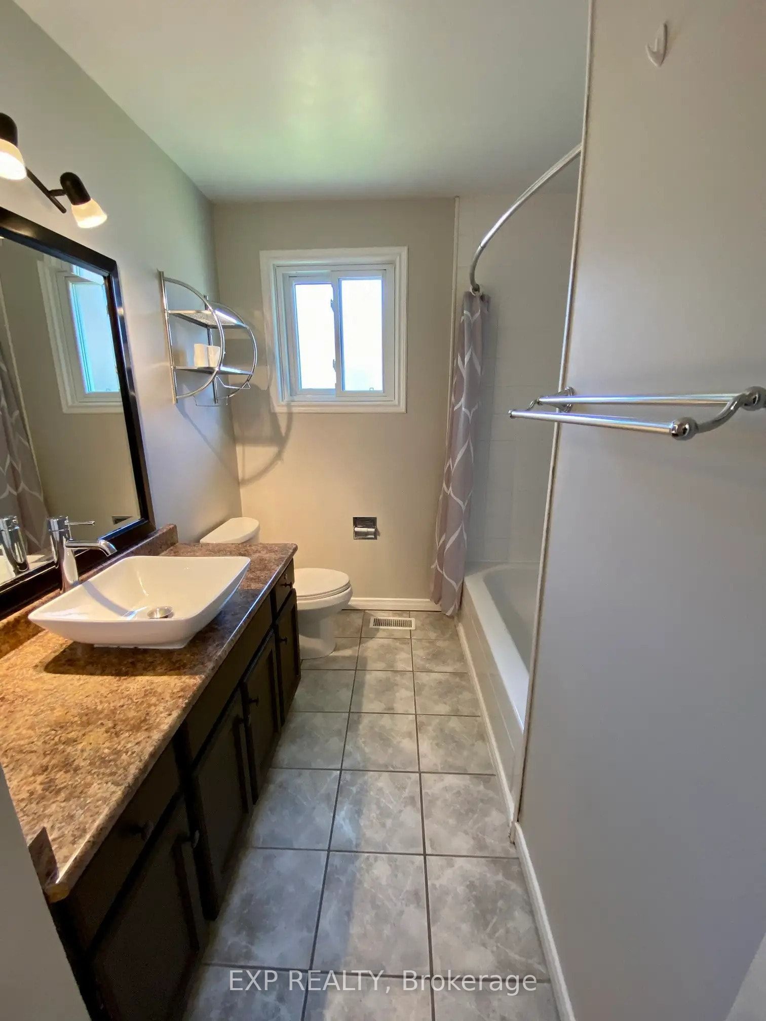 92 Leaside Drive Upper, Welland, ON L3C 6B2 photo 4
