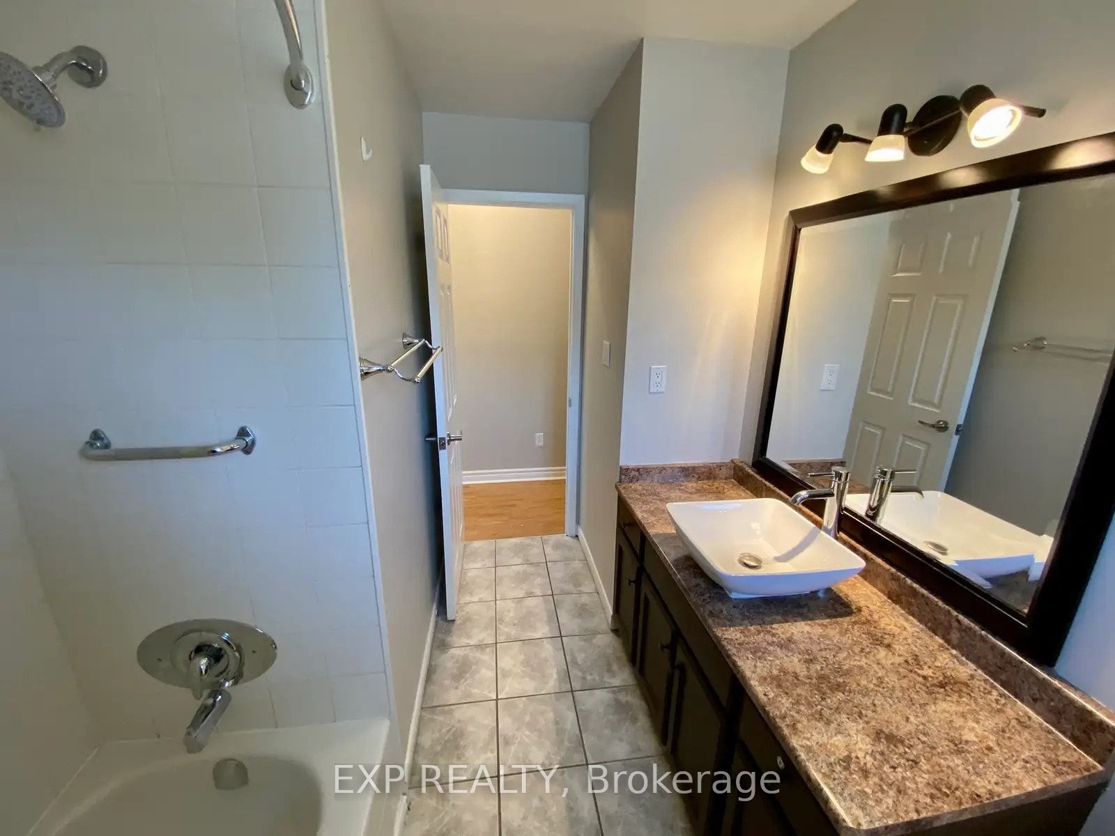 92 Leaside Drive Upper, Welland, ON L3C 6B2 photo 5