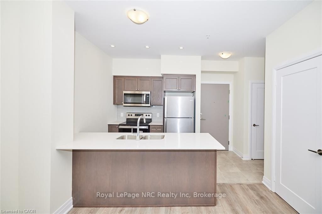 16 Concord Place 243, Grimsby, ON L3M 0J1 photo 5