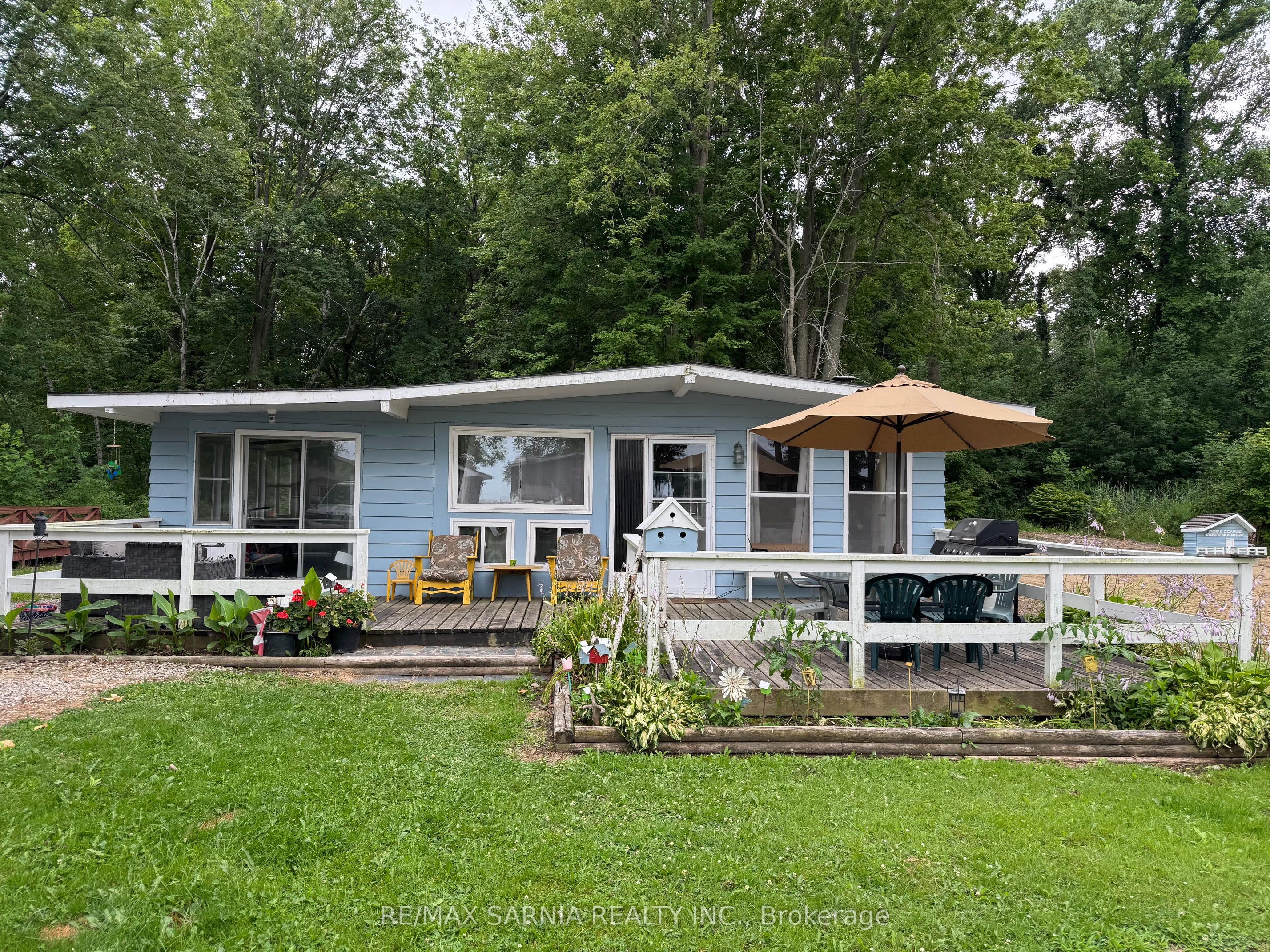 9924 LAKE Road, Lambton Shores, ON N0N 1J1