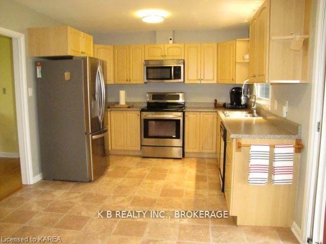 103 PARK Drive, Greater Napanee, ON K0H 1G0 photo 4