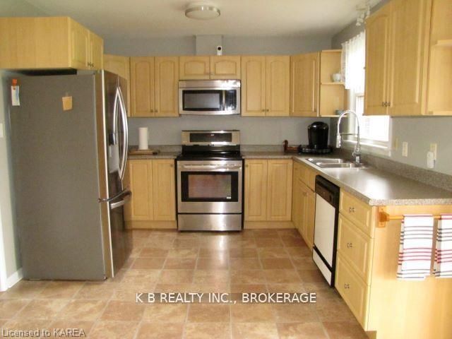 103 PARK Drive, Greater Napanee, ON K0H 1G0 photo 5