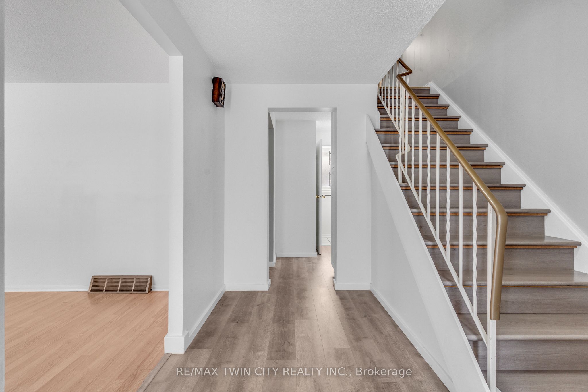 111 Manor Drive, Kitchener, ON N2A 2T9 photo 5