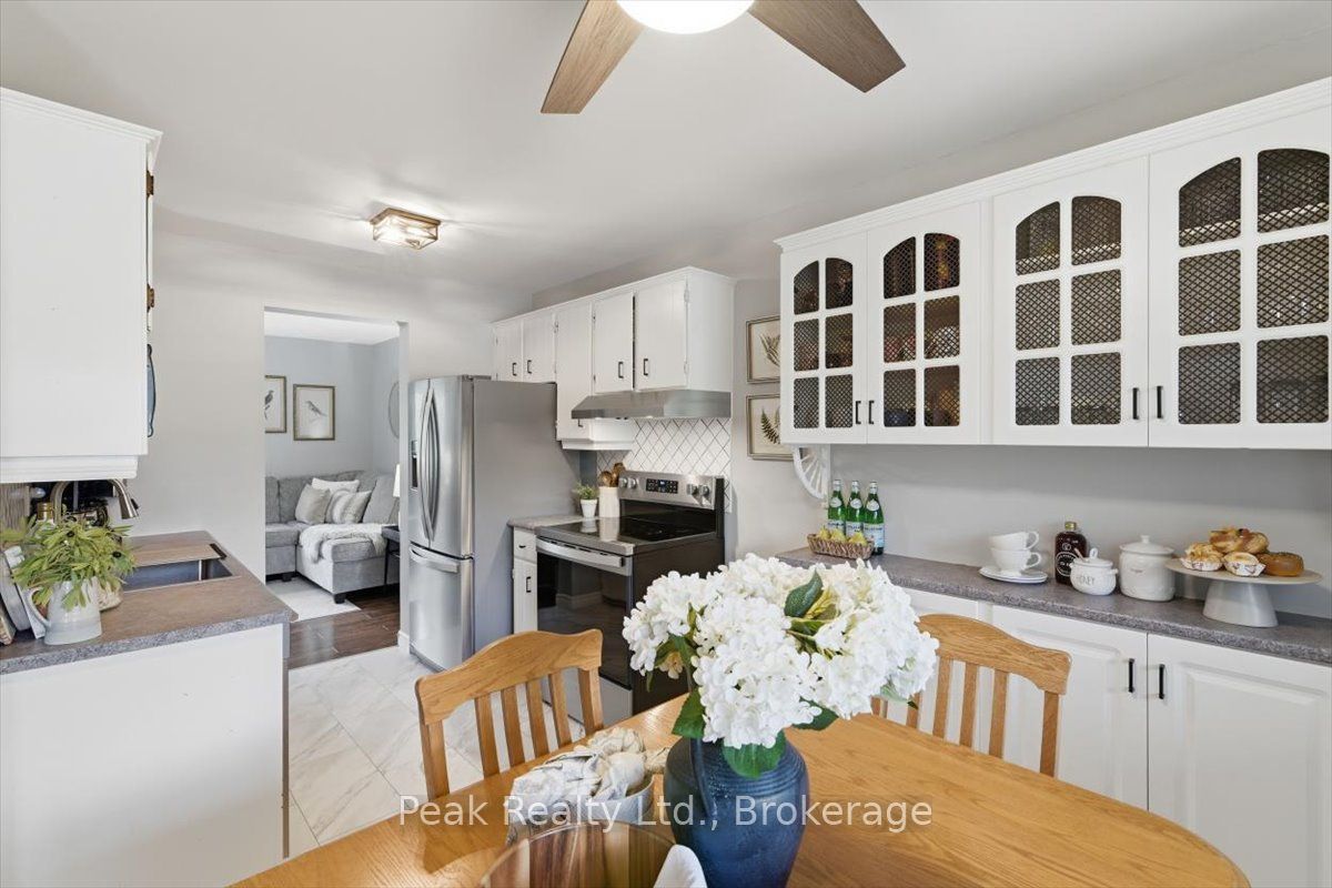 1673 Applewood Crescent, Peterborough, ON K9K 1N3