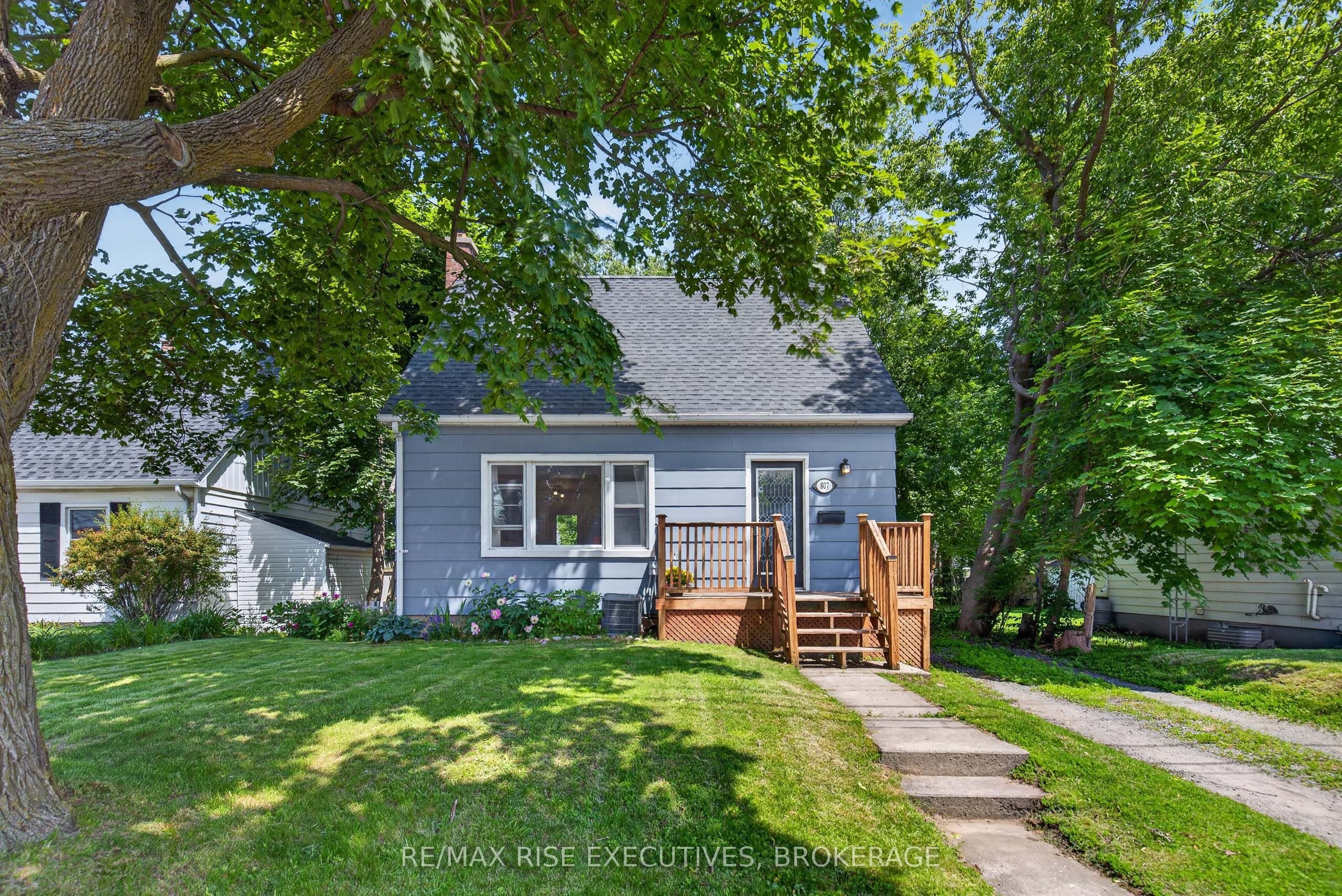 807 Brock Street, Kingston, ON K7L 1W6