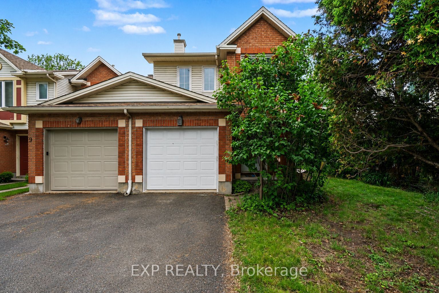 11 Longshire Circle, Barrhaven, ON K2J 4K7 photo 2