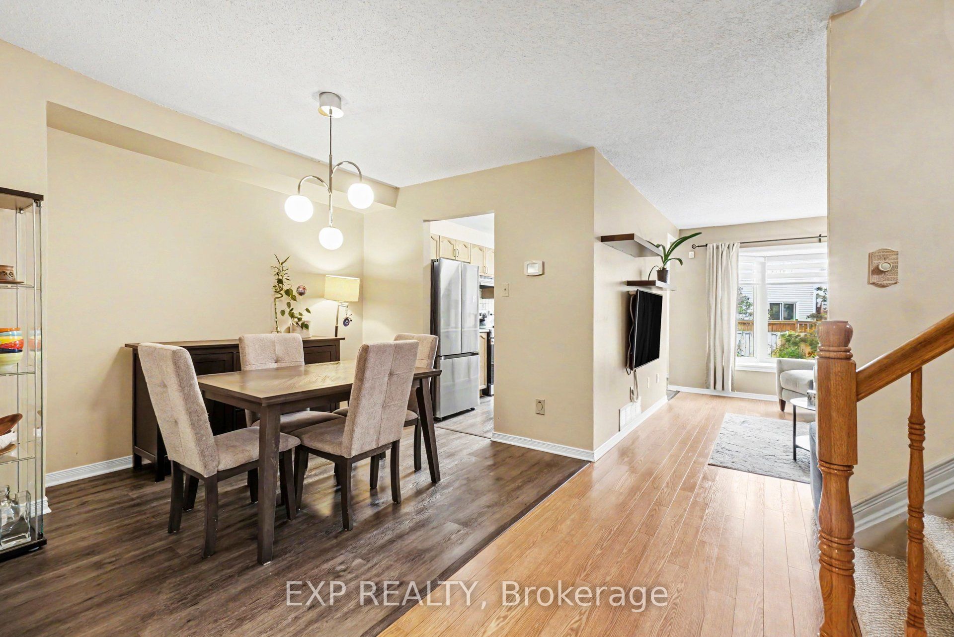 11 Longshire Circle, Barrhaven, ON K2J 4K7 photo 4