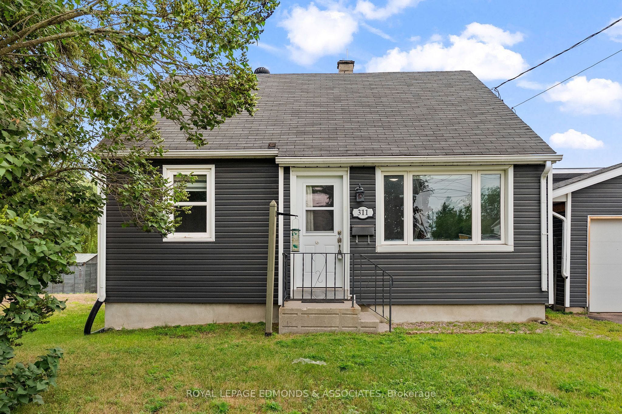 311 Julien Street, Pembroke, ON K8A 3P6 photo 3