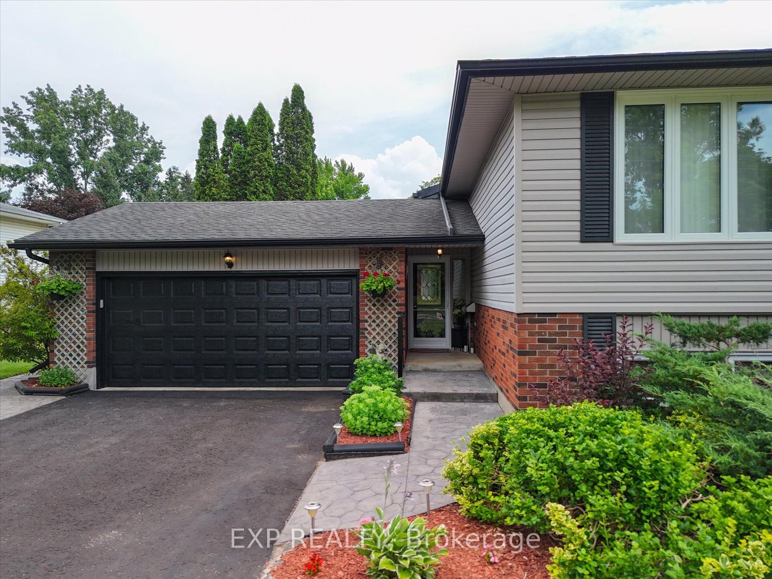 225 Minnie Street, Thames Centre, ON N0L 1G0 photo 3