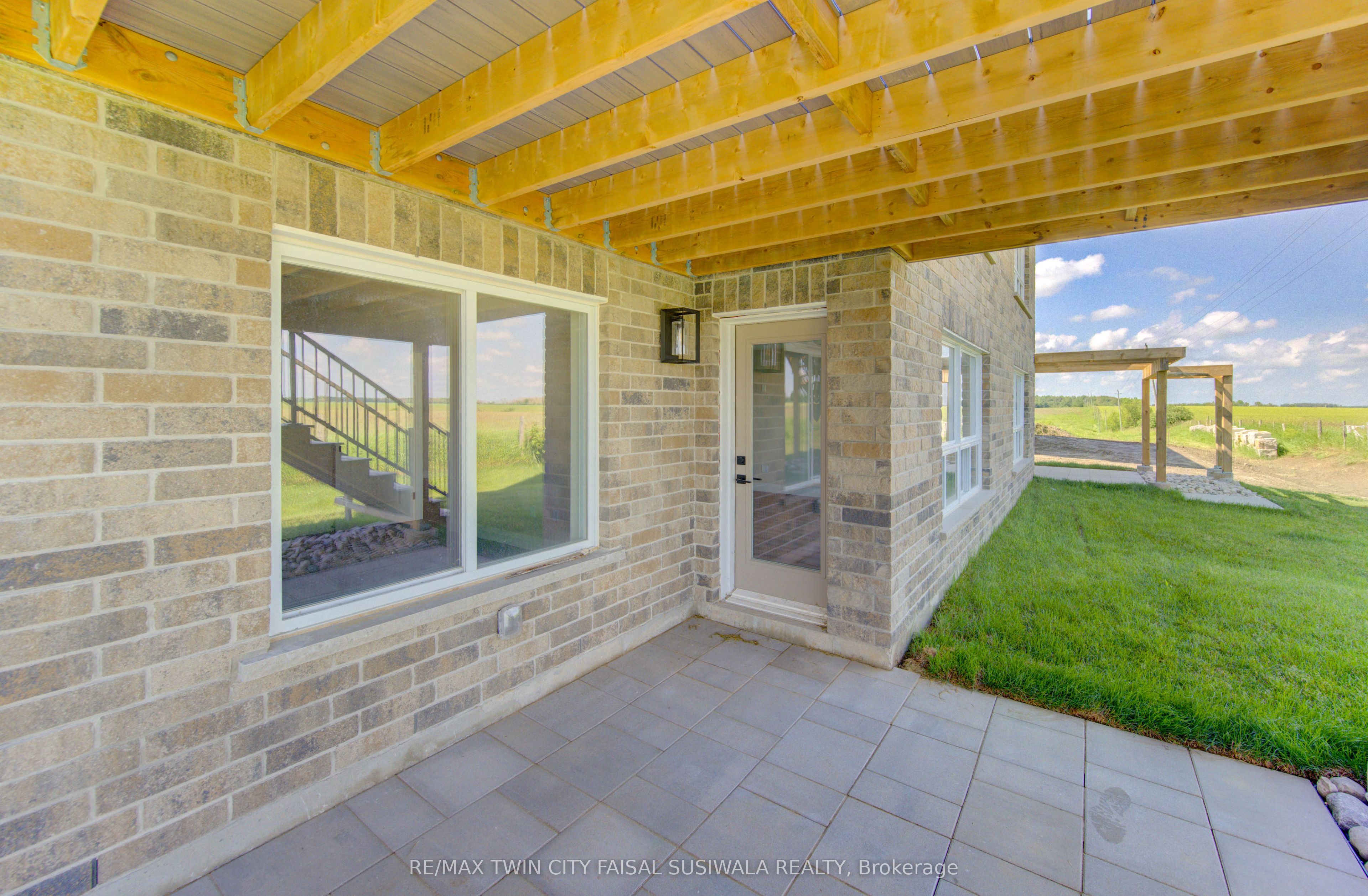 100 BEDELL Drive, Mapleton, ON N0G 1P0 photo 4