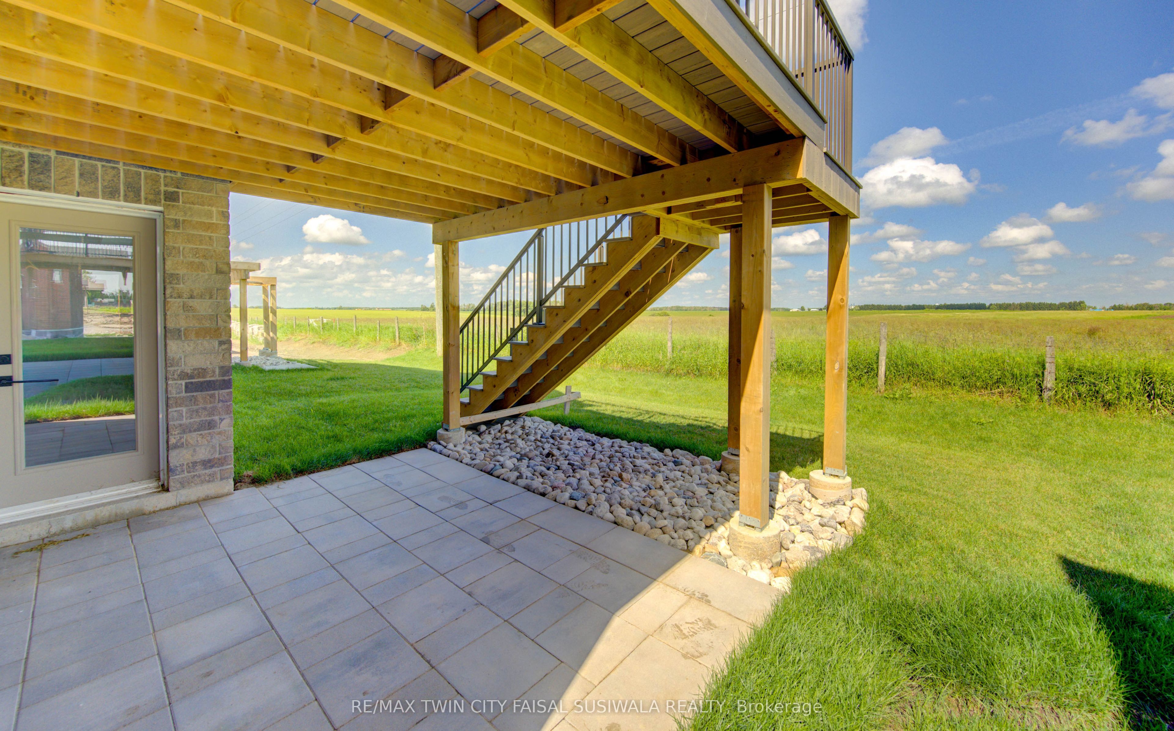 100 BEDELL Drive, Mapleton, ON N0G 1P0 photo 5