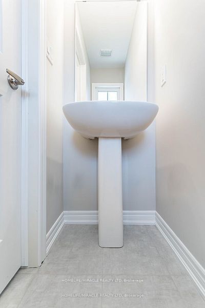 140 Aquasanta Crescent, Hamilton, ON L9B 0J8 photo 4