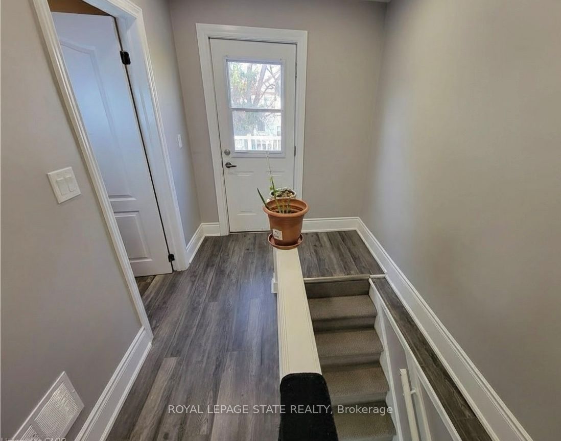 27 Belmont Avenue, Hamilton, ON L8L 7L9 photo 3