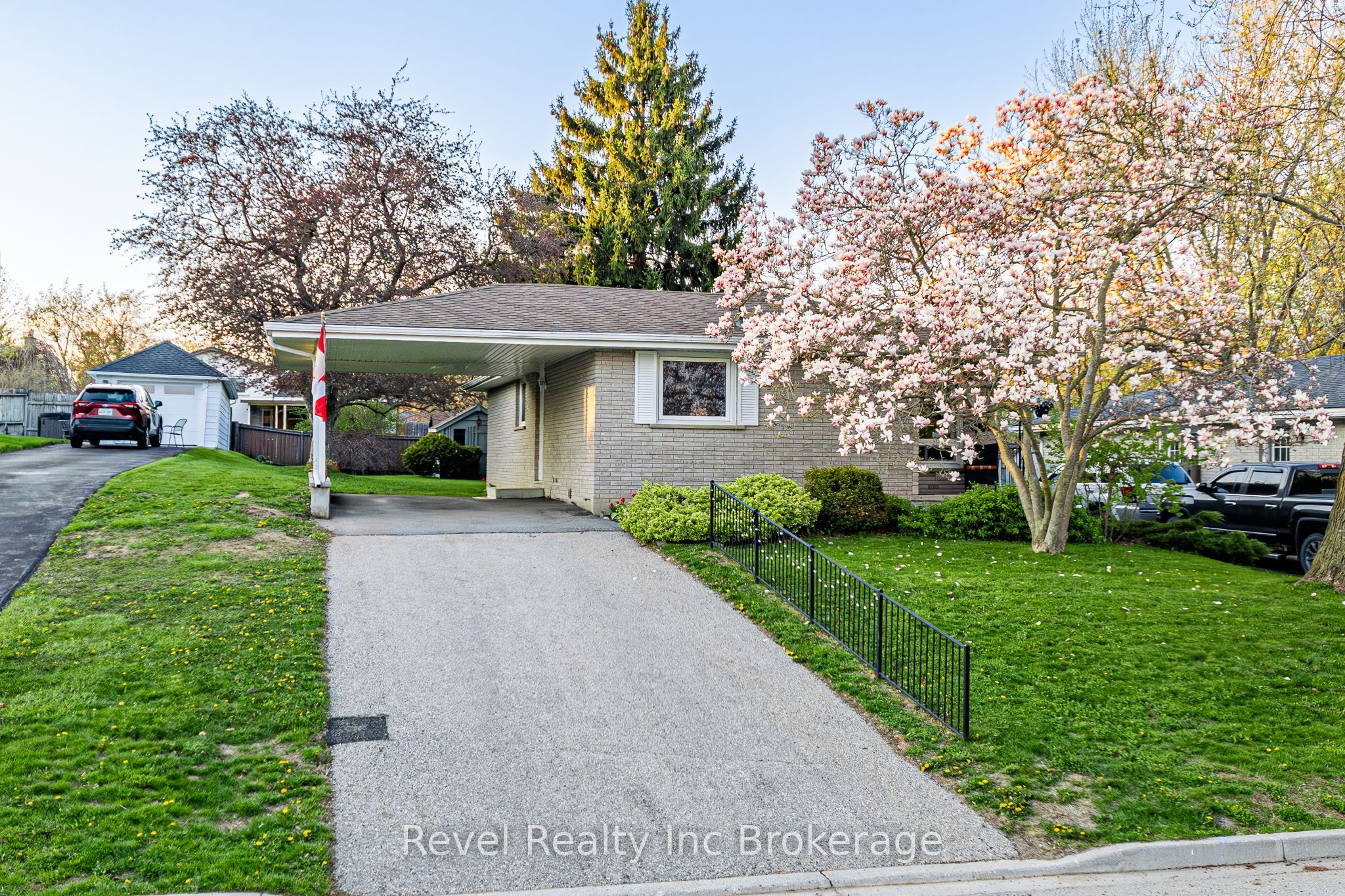 311 Tunis Street, Ingersoll, ON N5C 1W9 photo 2